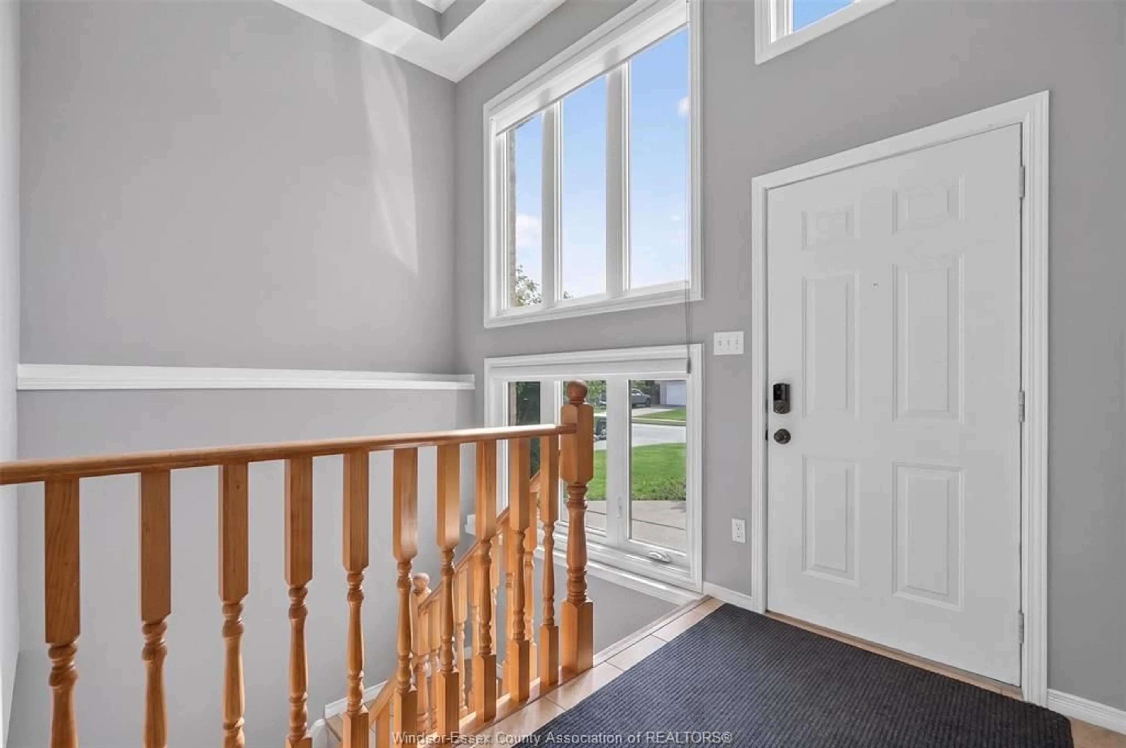Indoor entryway for 734 MICHAEL, Tecumseh Ontario N8N 5A3