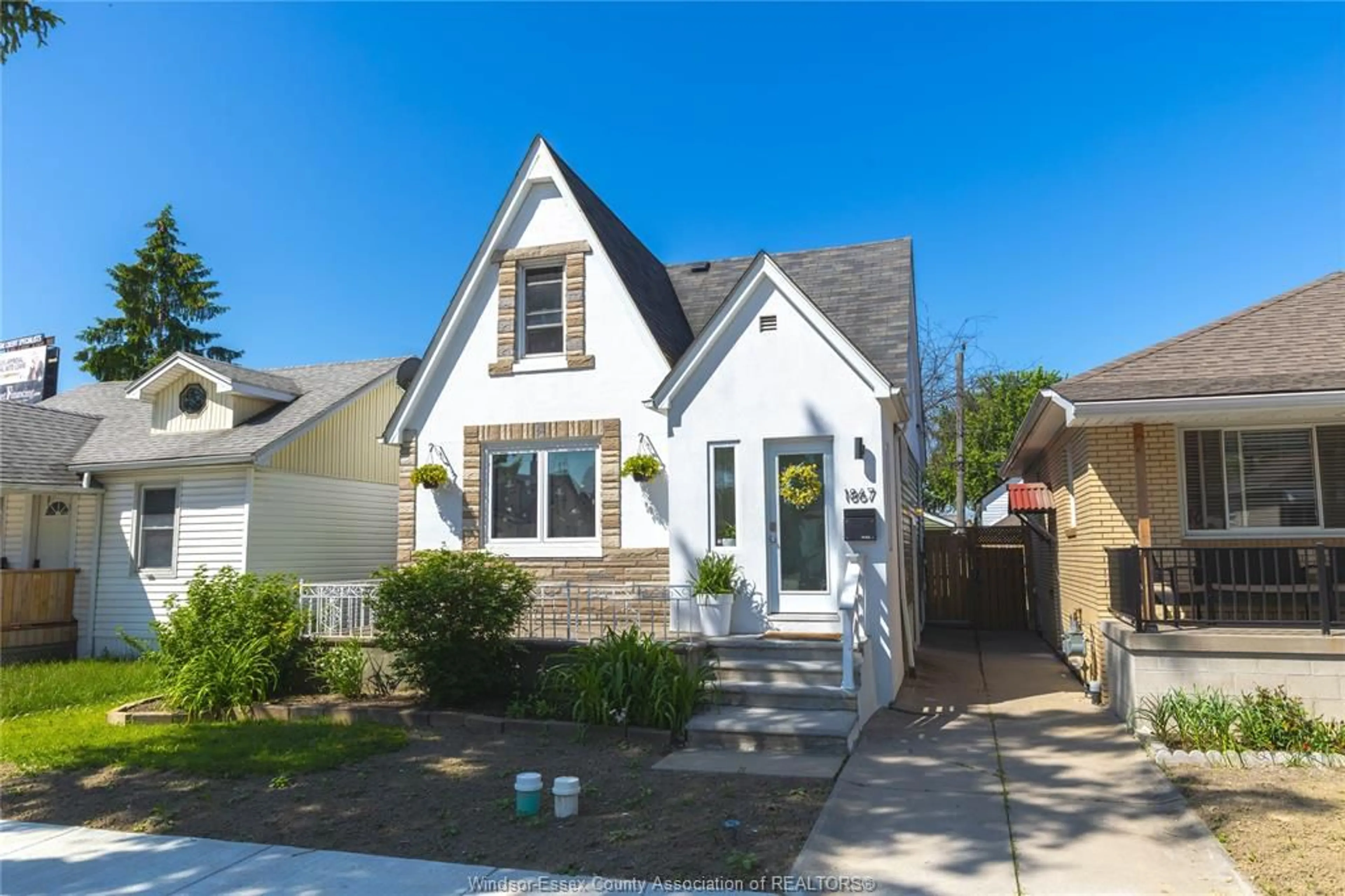 Home with vinyl exterior material, street for 1867 ST. LUKE, Windsor Ontario N8W 3W8