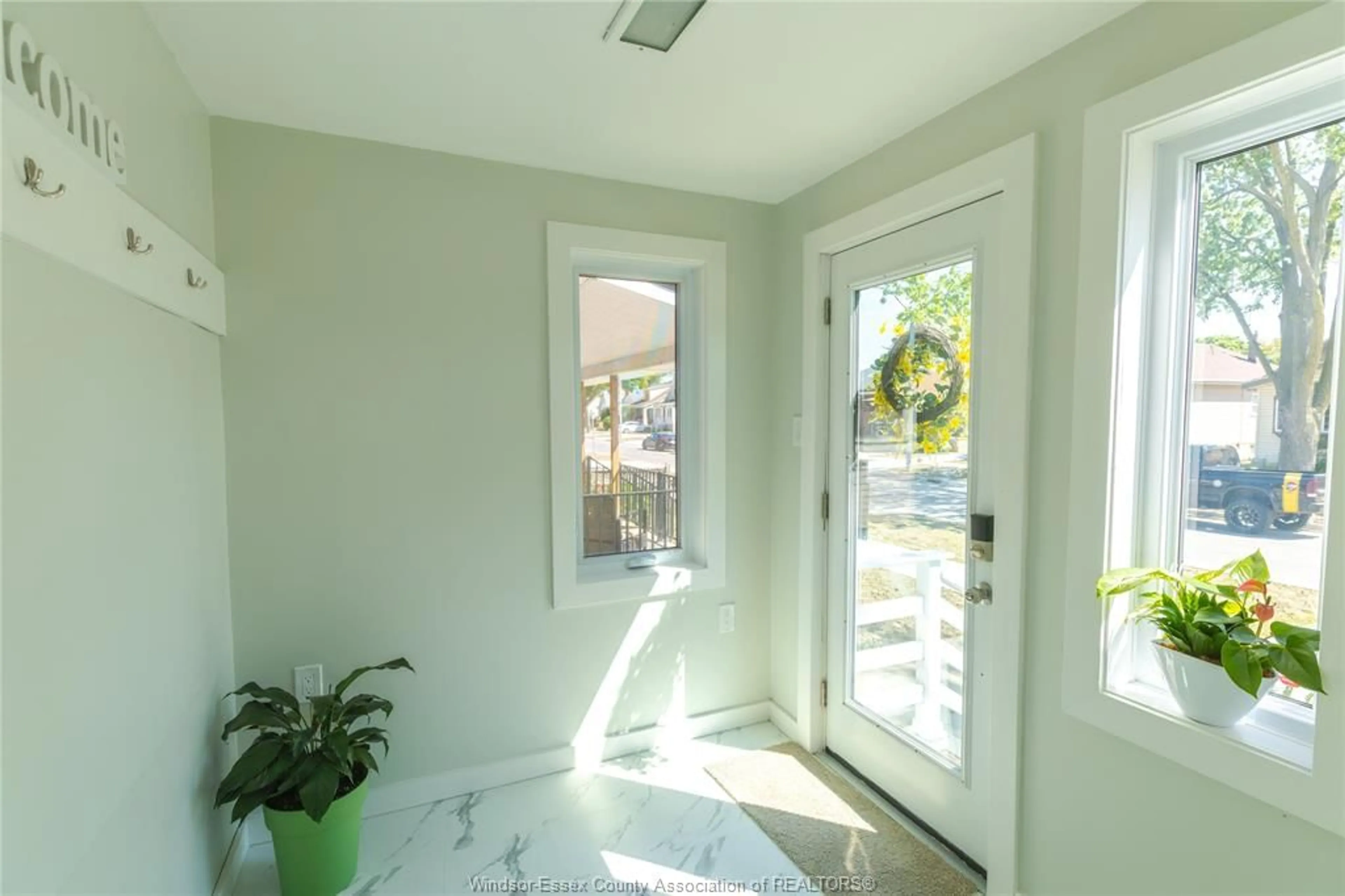 Indoor entryway for 1867 ST. LUKE, Windsor Ontario N8W 3W8