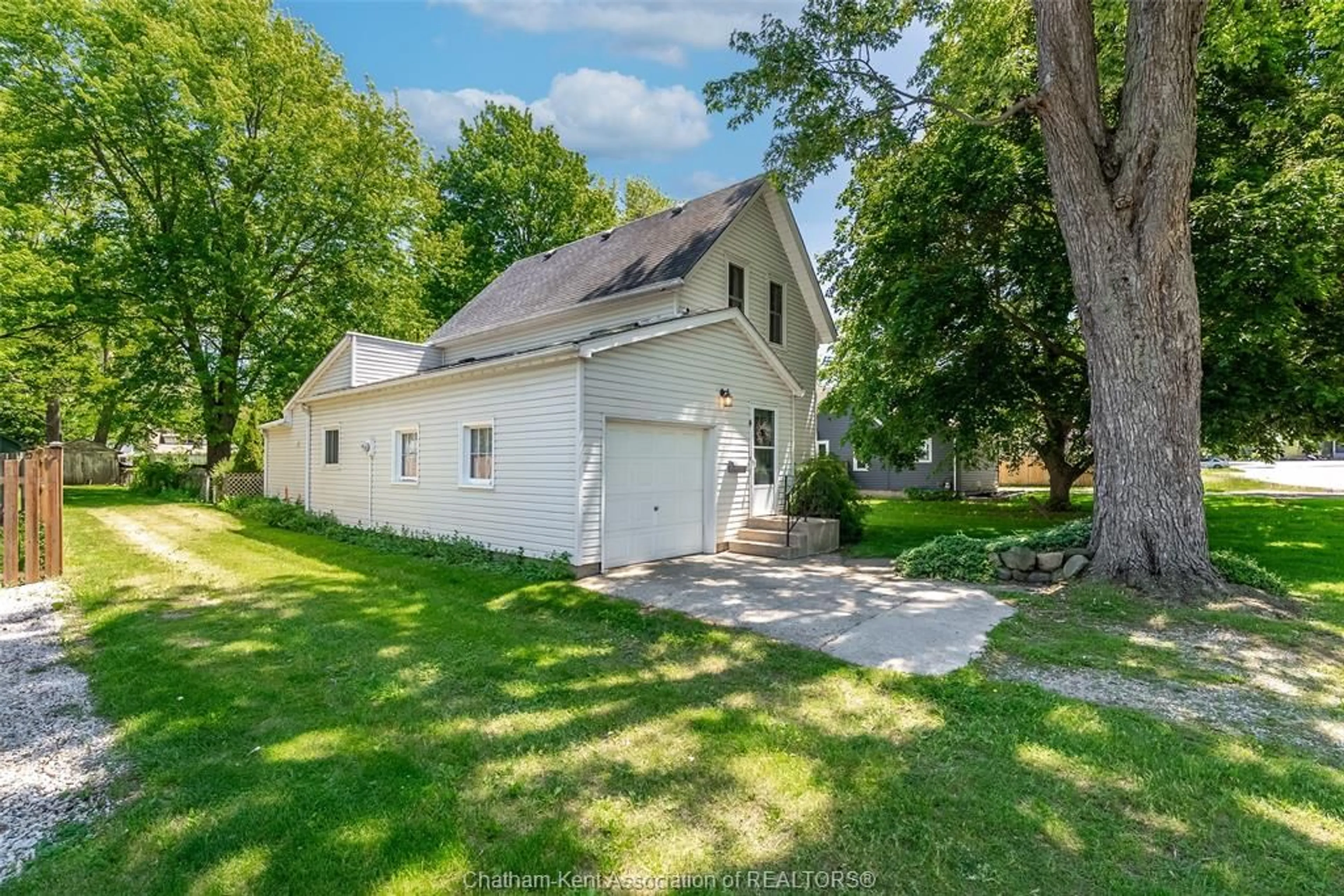 A pic from outside/outdoor area/front of a property/back of a property/a pic from drone, street for 4 Maple St, Ridgetown Ontario N0P 2K0