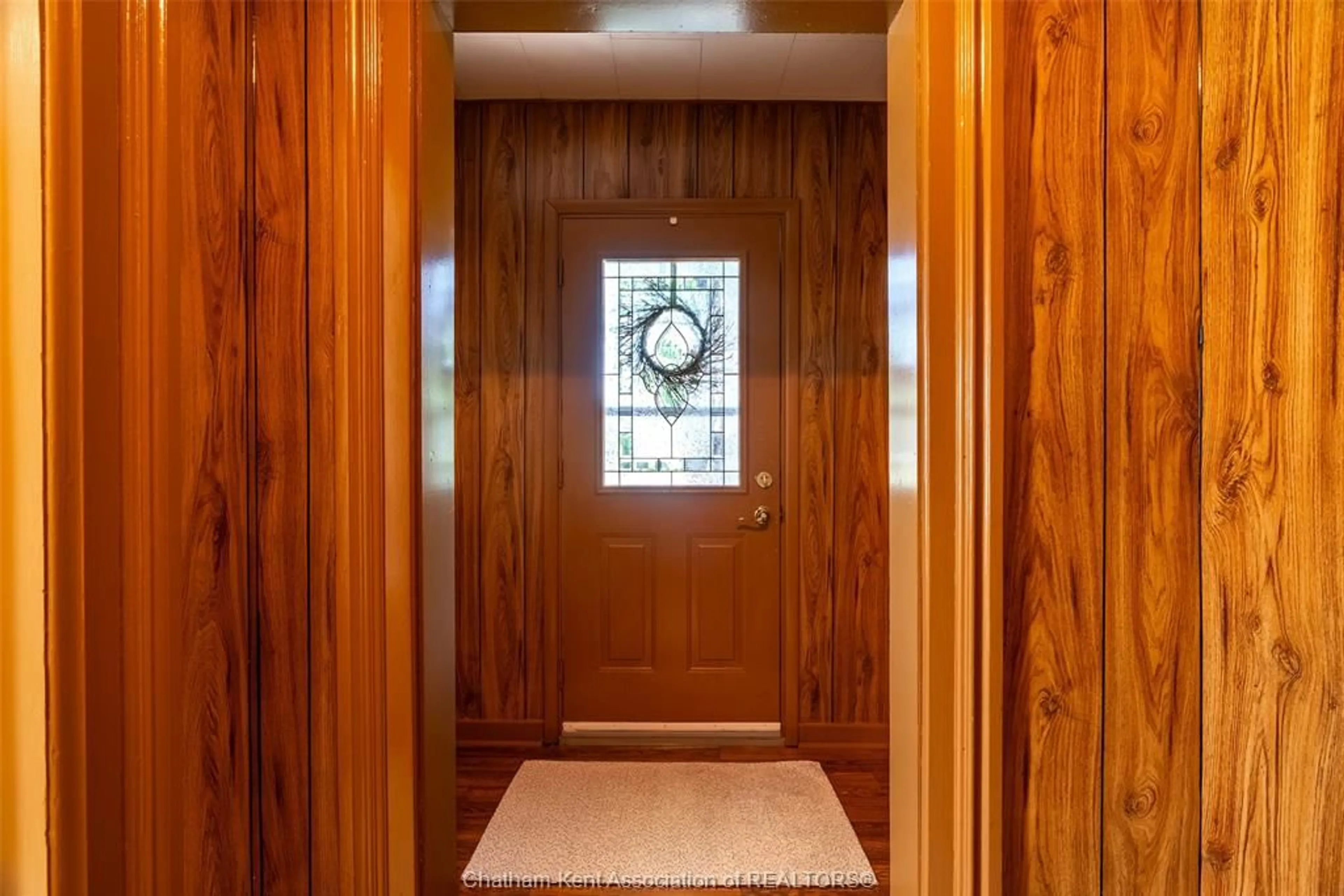 Indoor foyer for 4 Maple St, Ridgetown Ontario N0P 2K0