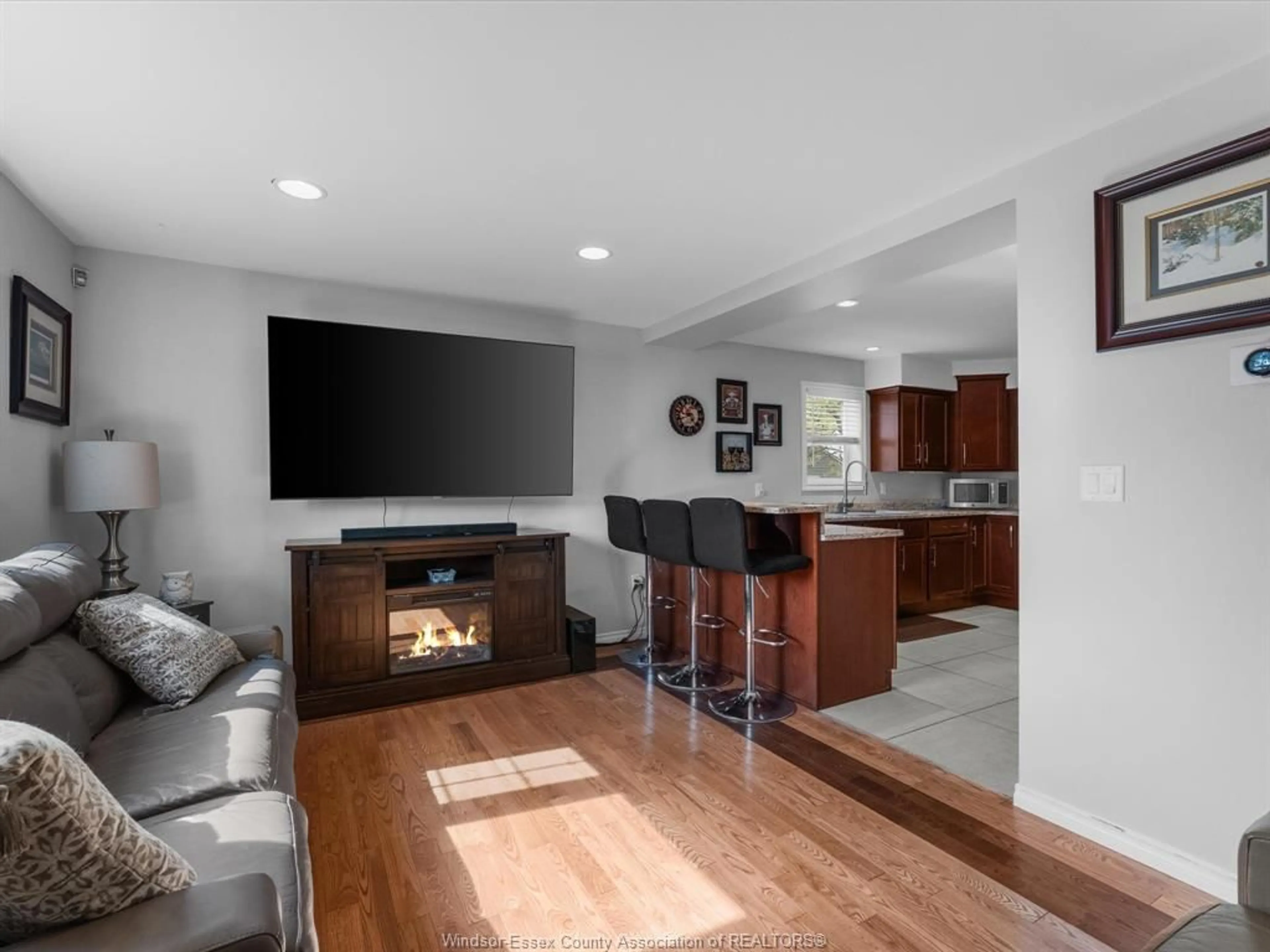 Unknown for 1814 Central Ave, Windsor Ontario N8W 4H7