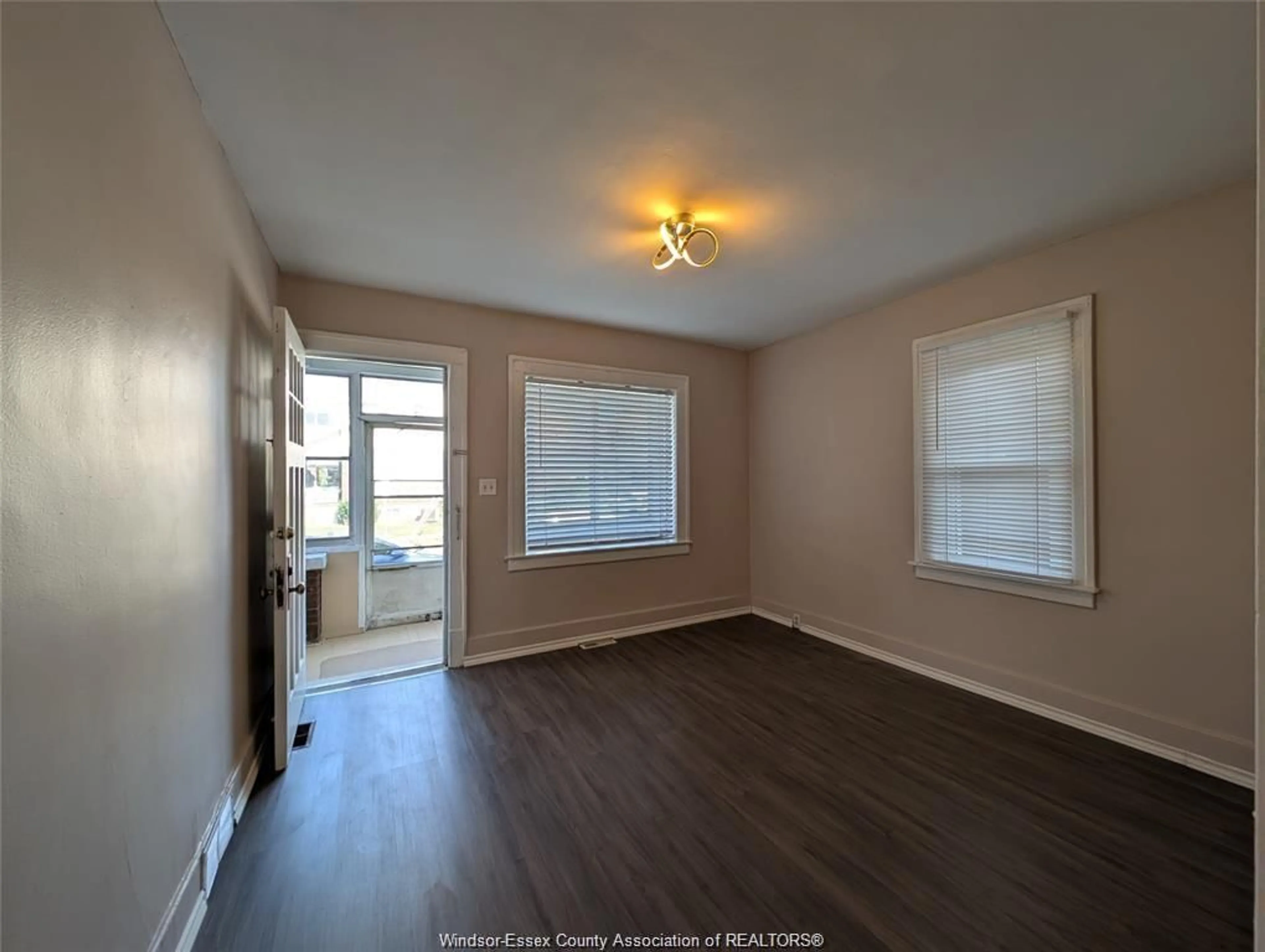 A pic of a room for 1781 ROONEY St, Windsor Ontario N9B 1L3