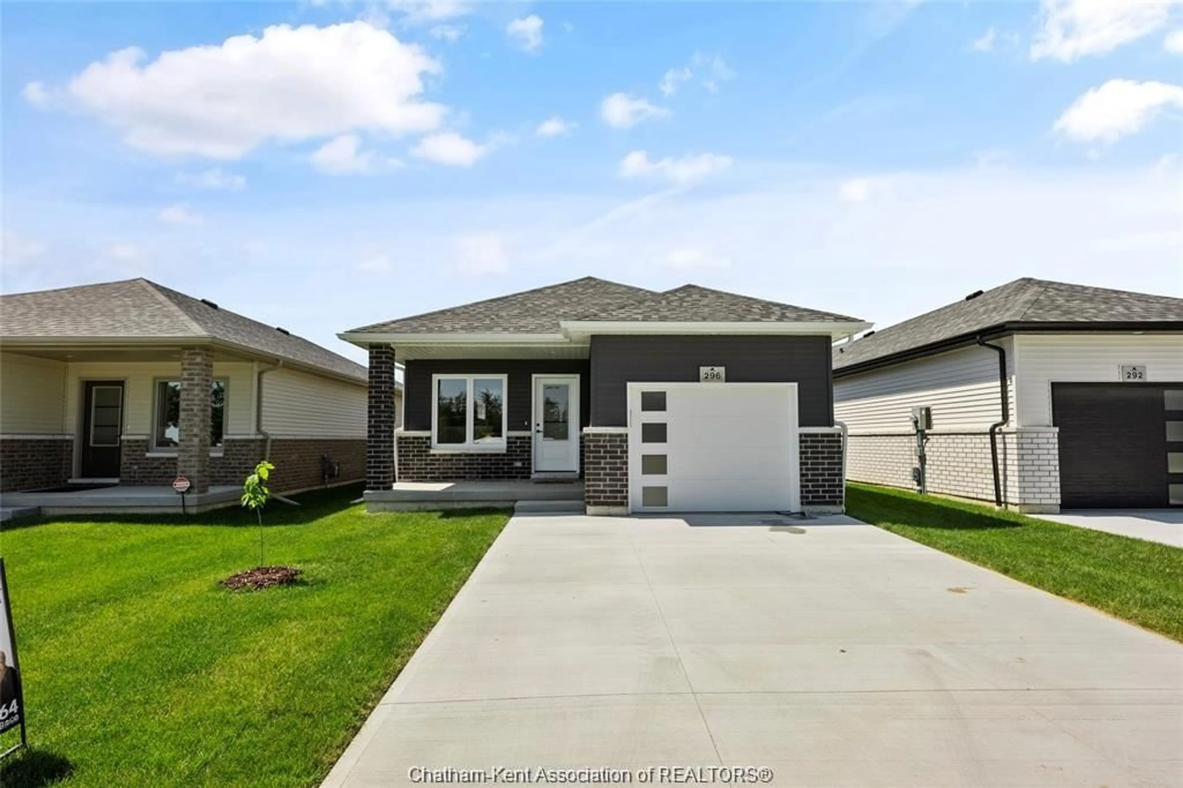 Home with vinyl exterior material, street for 240 IRONWOOD Trail, Chatham Ontario N7M 0V6