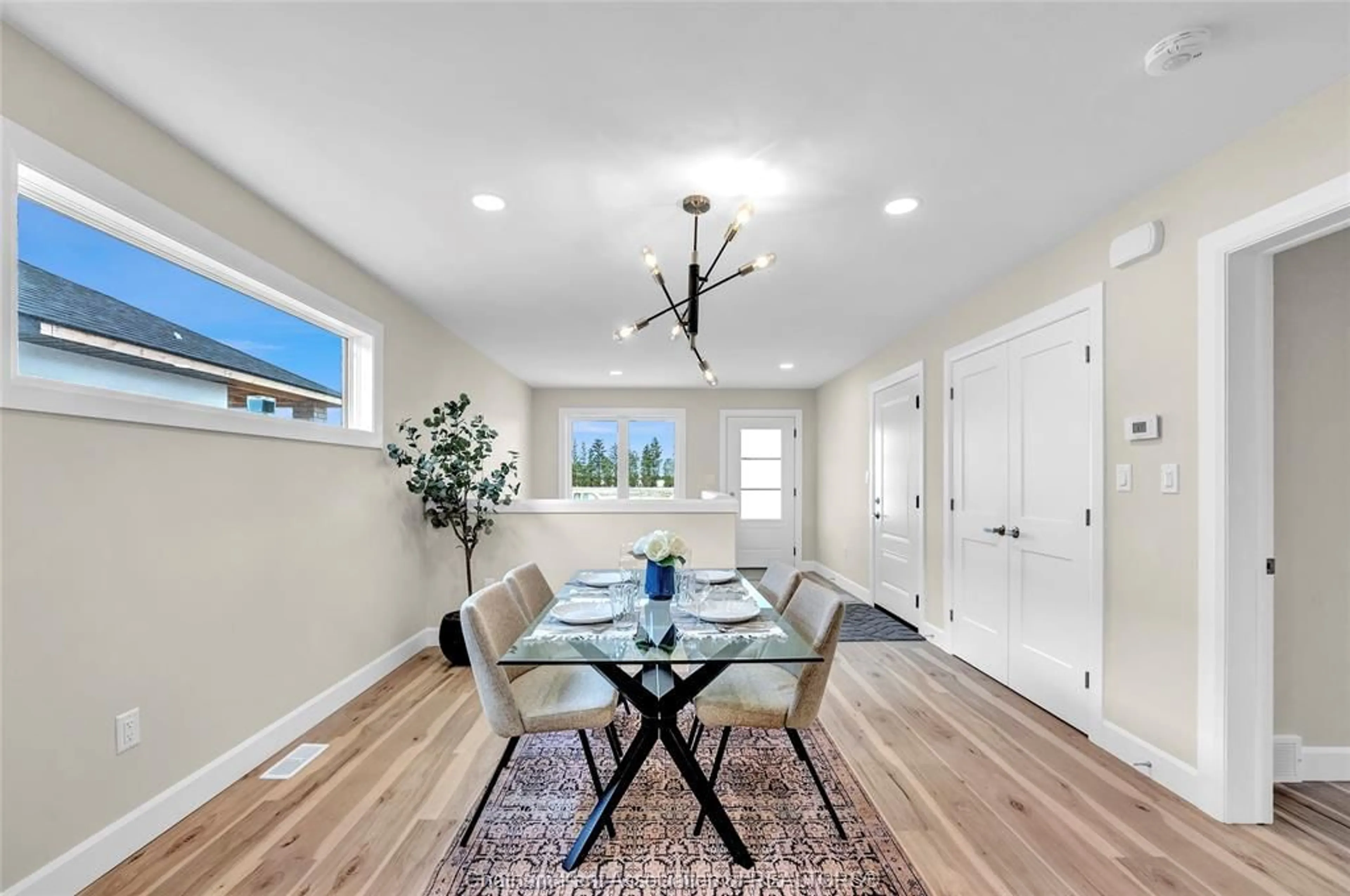 Dining room, unknown for 240 IRONWOOD Trail, Chatham Ontario N7M 0V6