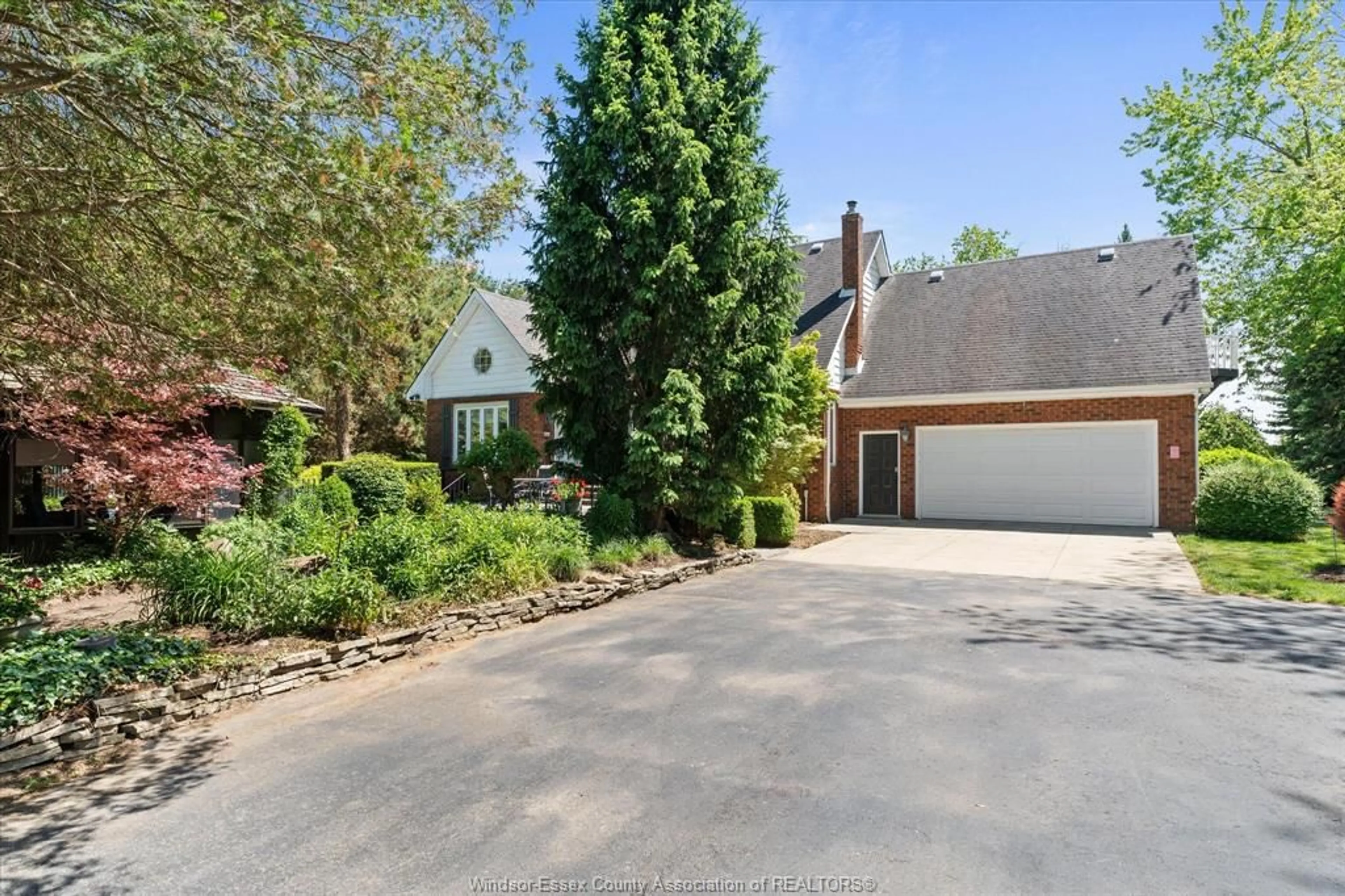 A pic from outside/outdoor area/front of a property/back of a property/a pic from drone, street for 930 Road 4 E (Cty Rd 18), Kingsville Ontario N9Y 2E5