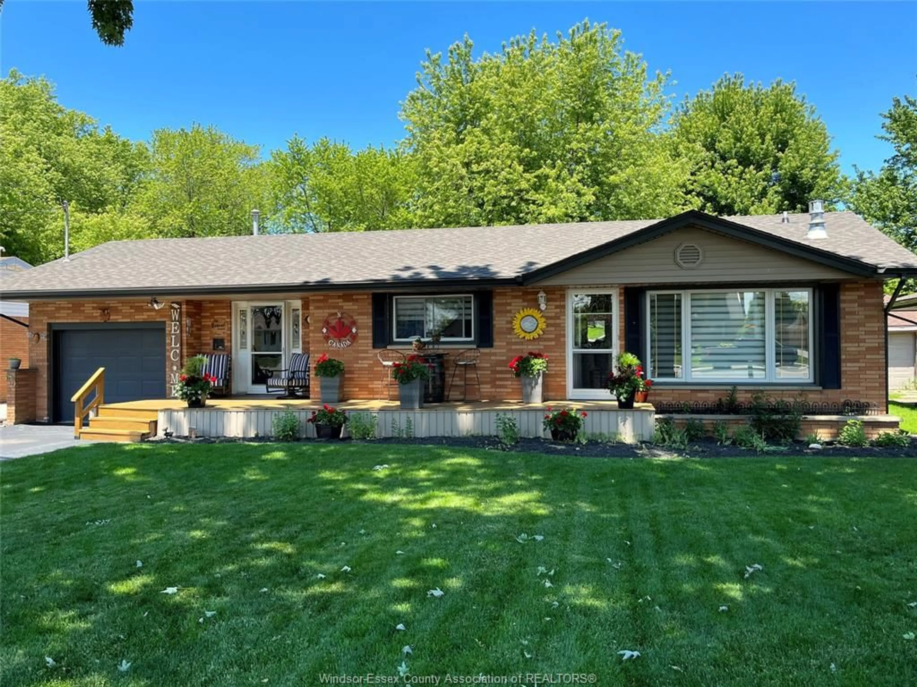 Home with vinyl exterior material, street for 199 NOTRE DAME St, Lakeshore Ontario N0R 1A0