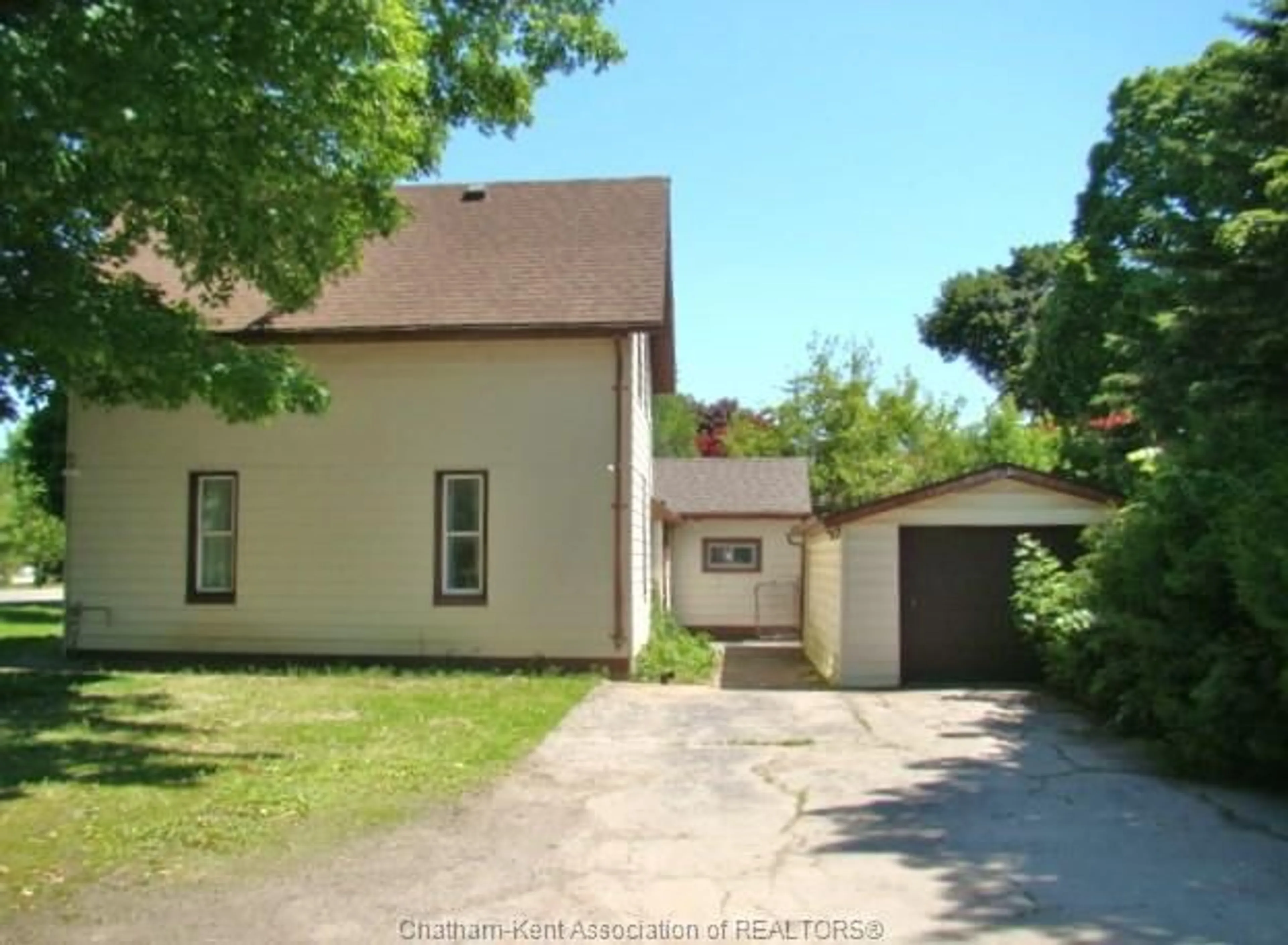 A pic from outside/outdoor area/front of a property/back of a property/a pic from drone, street for 125 MAIN St, Ridgetown Ontario N0P 2C0