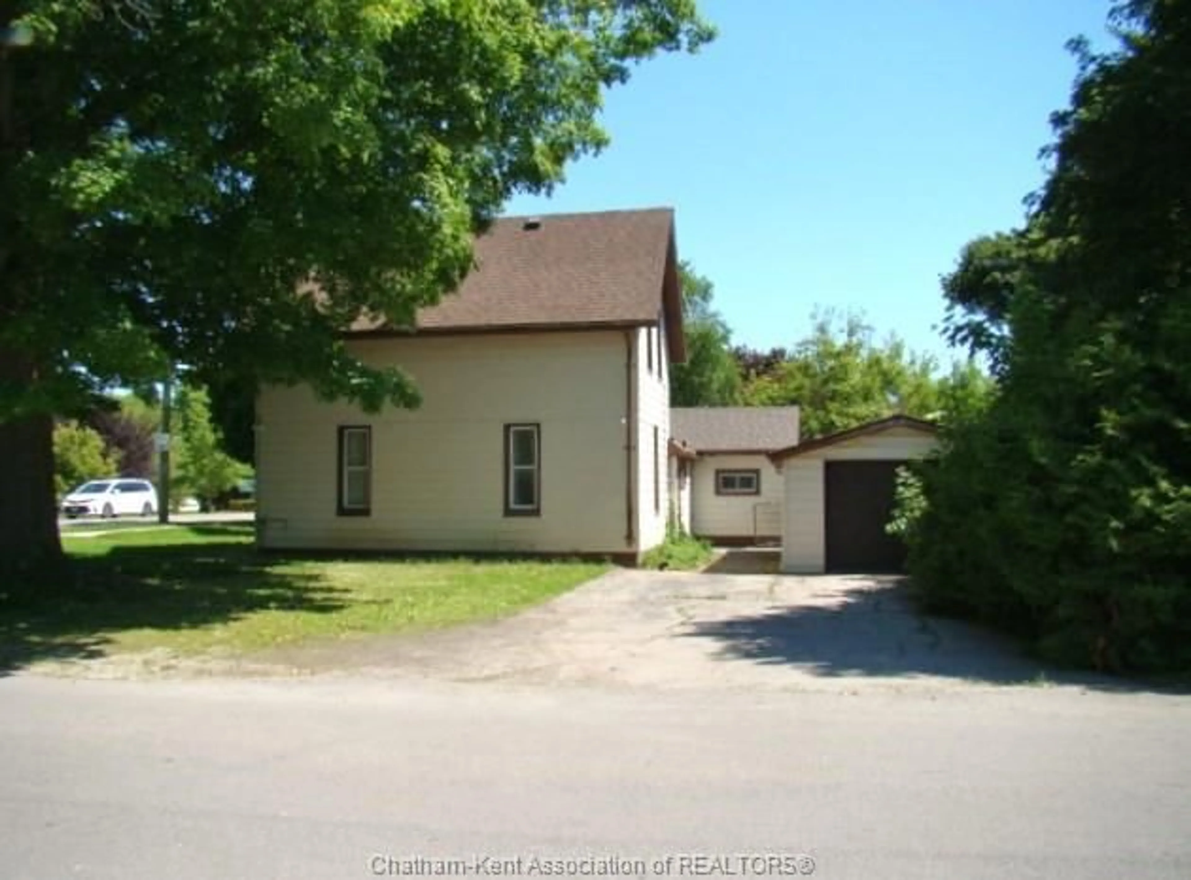 A pic from outside/outdoor area/front of a property/back of a property/a pic from drone, street for 125 MAIN St, Ridgetown Ontario N0P 2C0