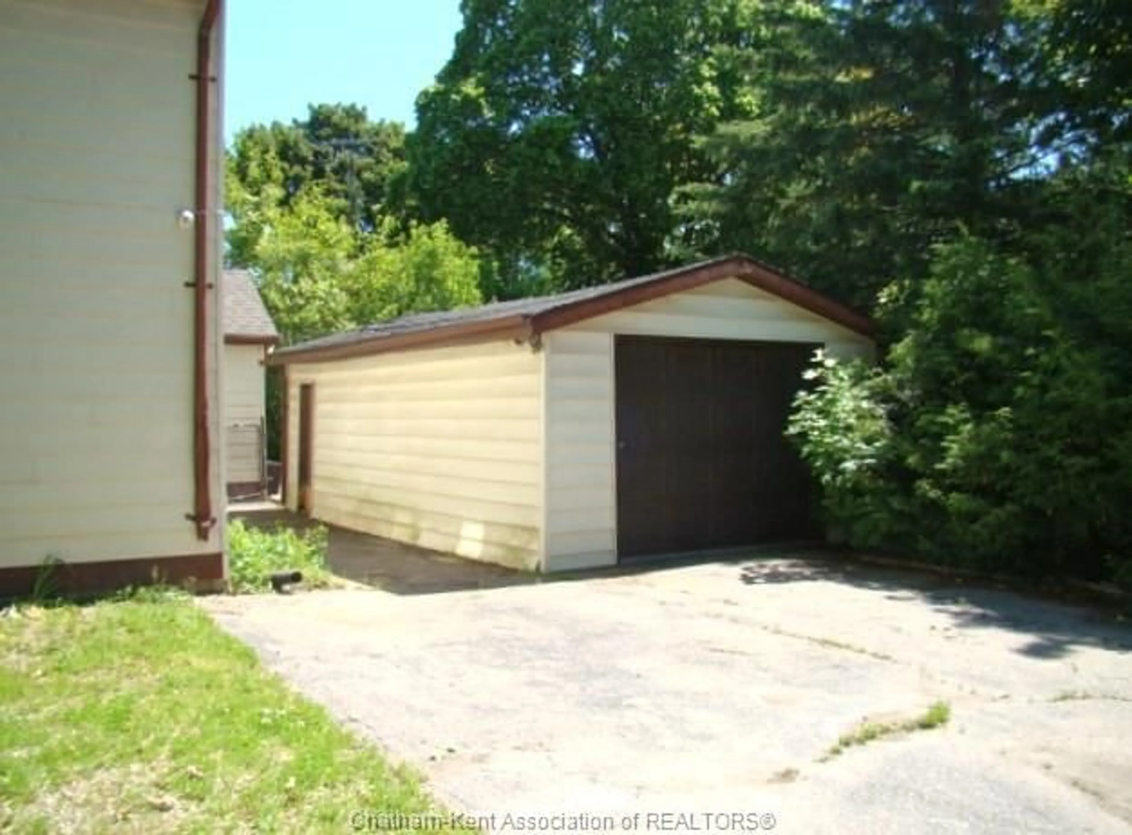 Indoor garage for 125 MAIN St, Ridgetown Ontario N0P 2C0