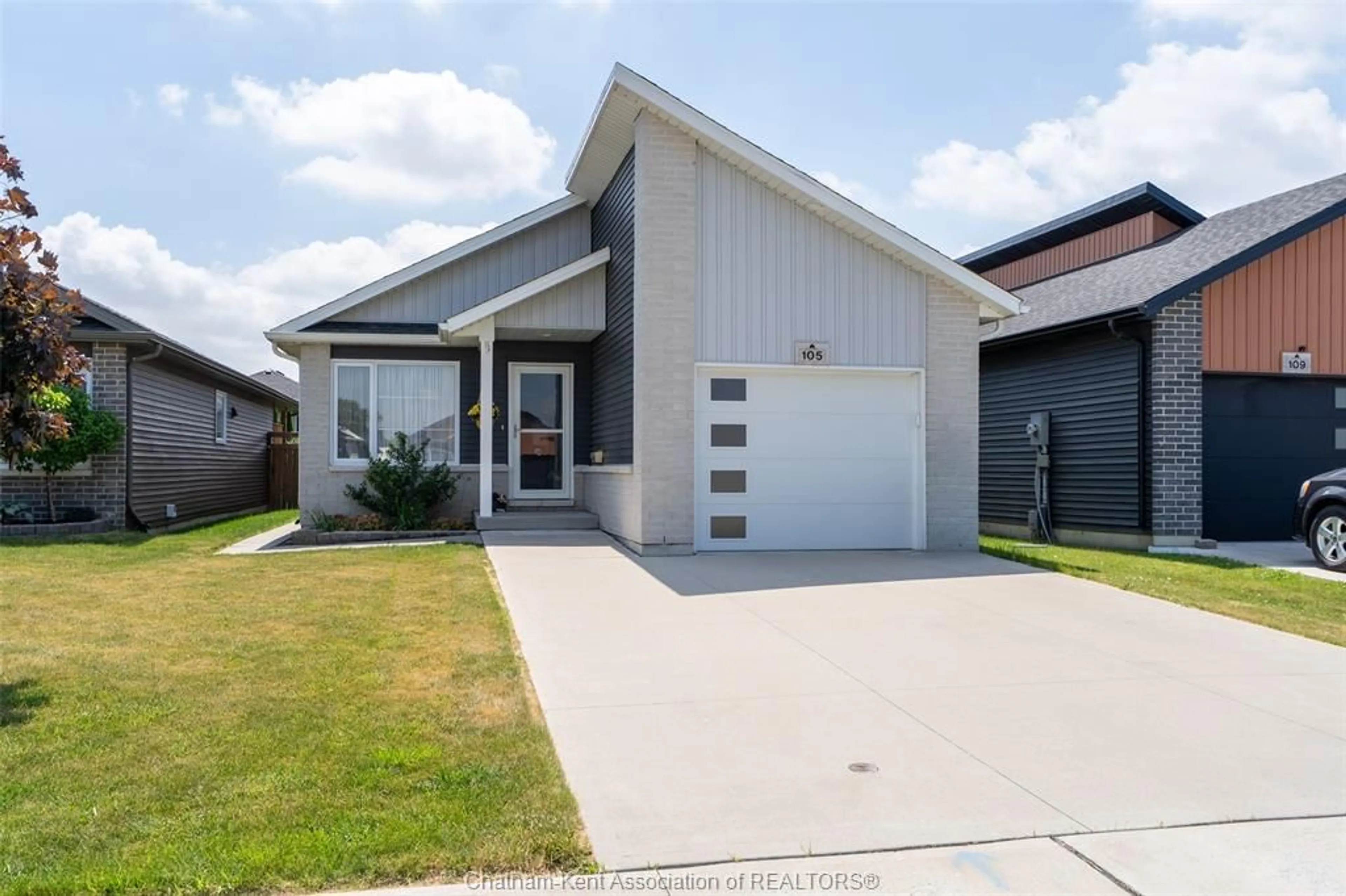 Home with vinyl exterior material, street for 105 Moonstone Cres, Chatham Ontario N7M 0S1