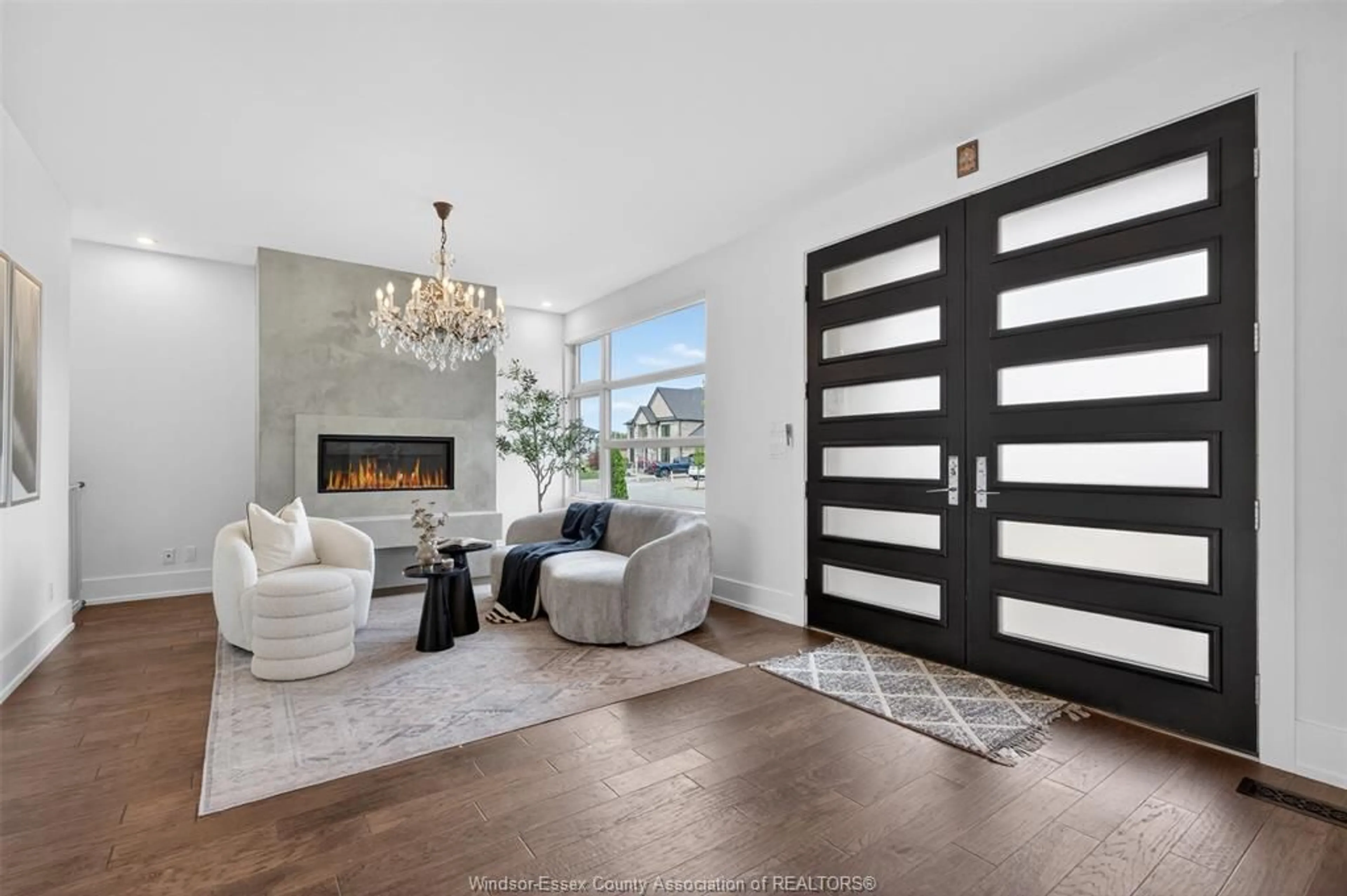 Indoor entryway for 3889 ST FRANCIS Cres, LaSalle Ontario N9H 0E8
