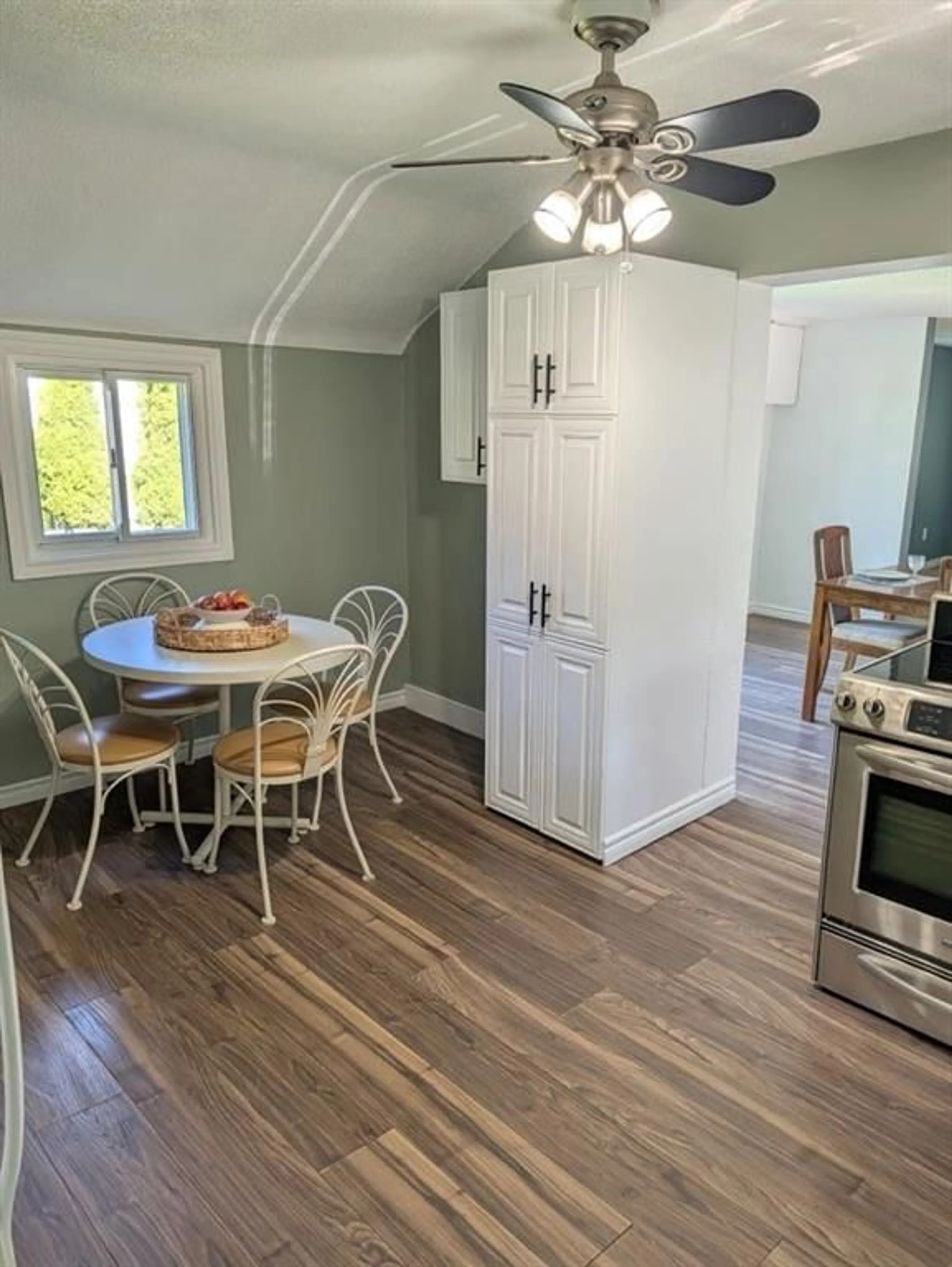 Open concept kitchen, wood/laminate floor for 534 Plympton St, Plympton-Wyoming Ontario N0N 1T0