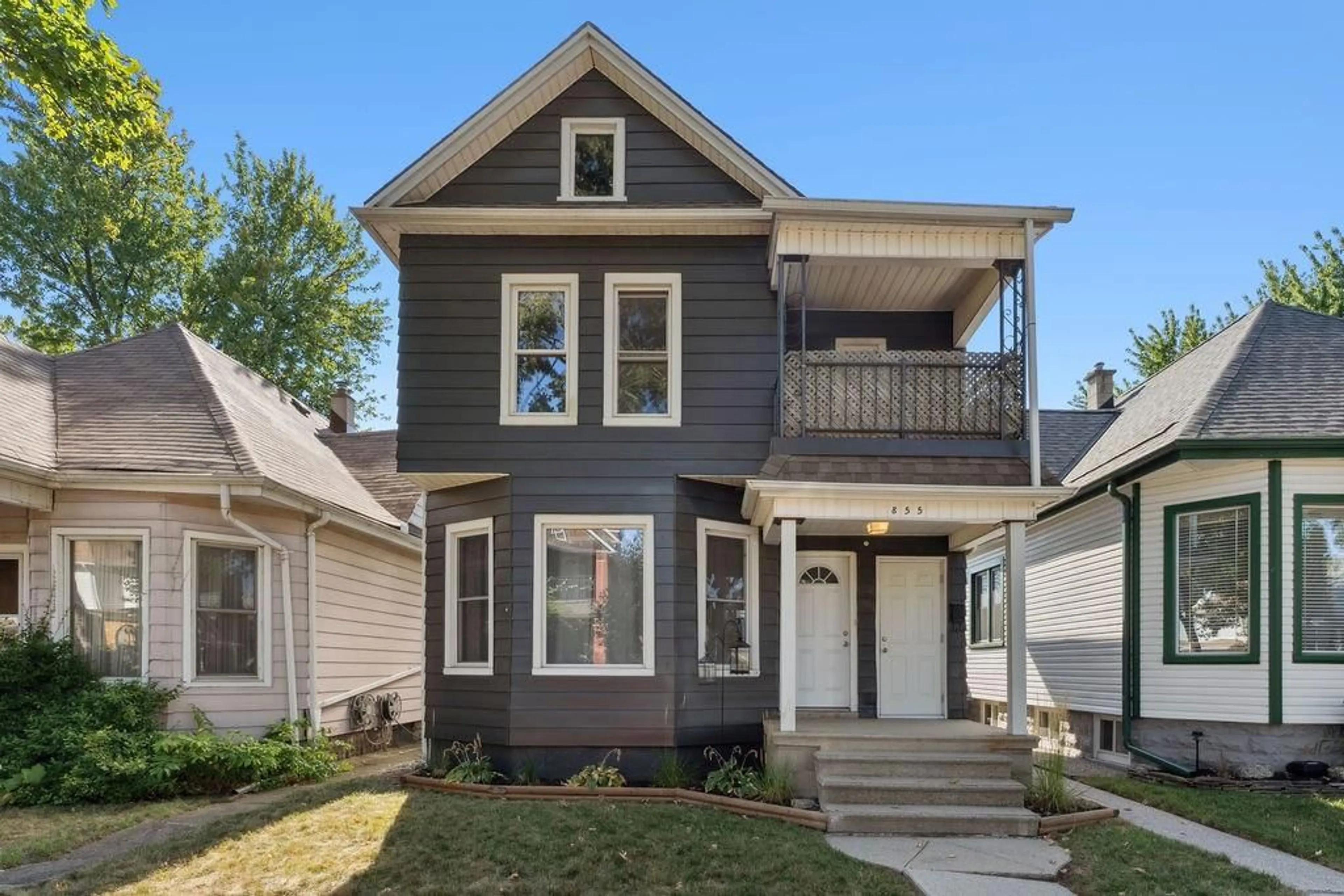 Home with vinyl exterior material, street for 855 LINCOLN Rd, Windsor Ontario N8Y 2G9