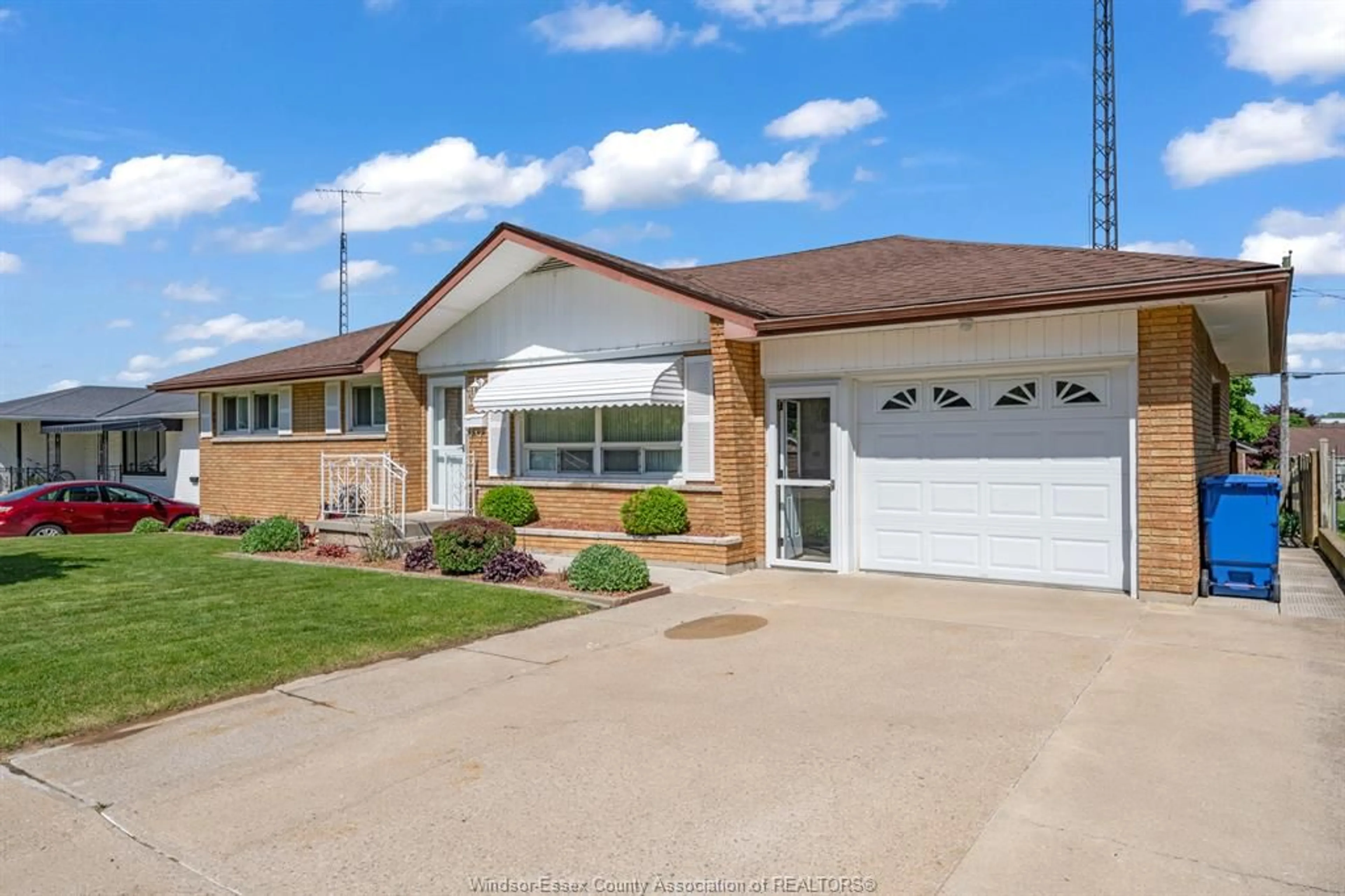 Home with vinyl exterior material, street for 14 Roger St, Leamington Ontario N8H 3N9