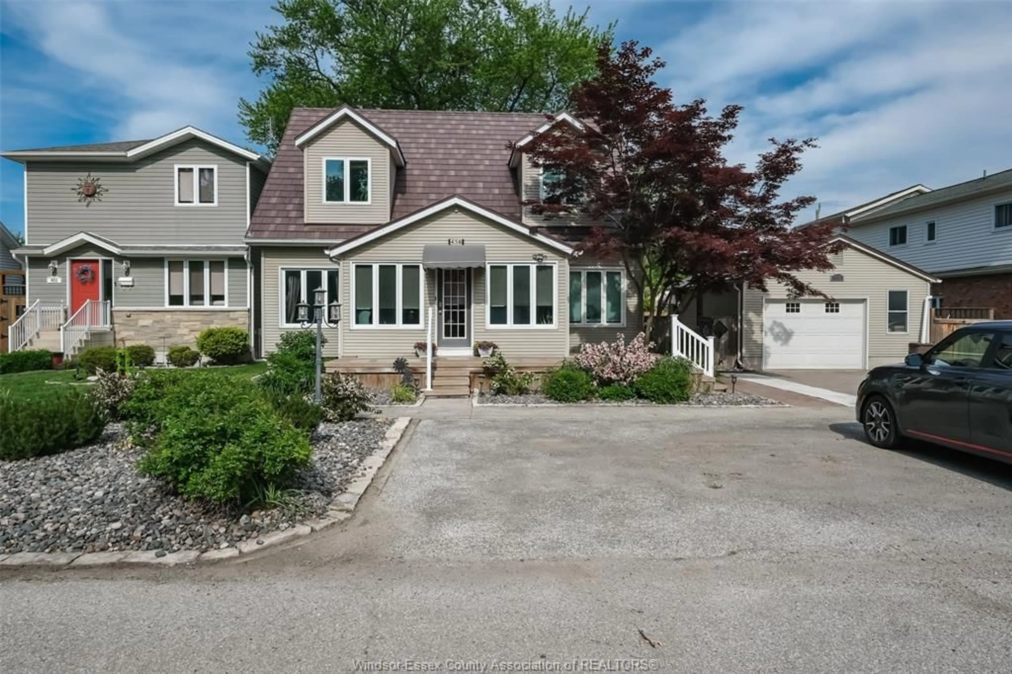 A pic from outside/outdoor area/front of a property/back of a property/a pic from drone, street for 458 JOHN M, Windsor Ontario N8P 1C2