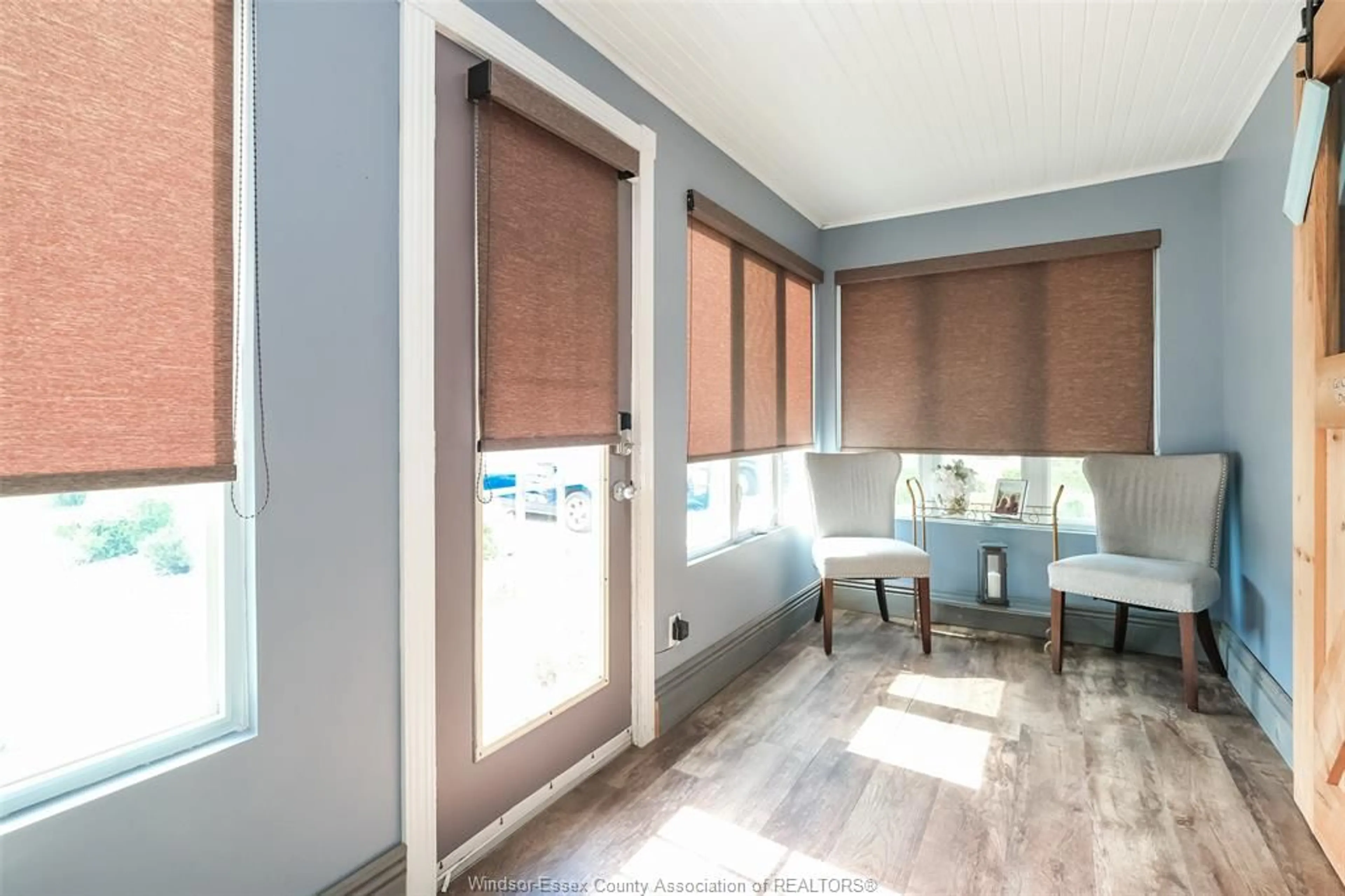 Indoor entryway for 458 JOHN M, Windsor Ontario N8P 1C2