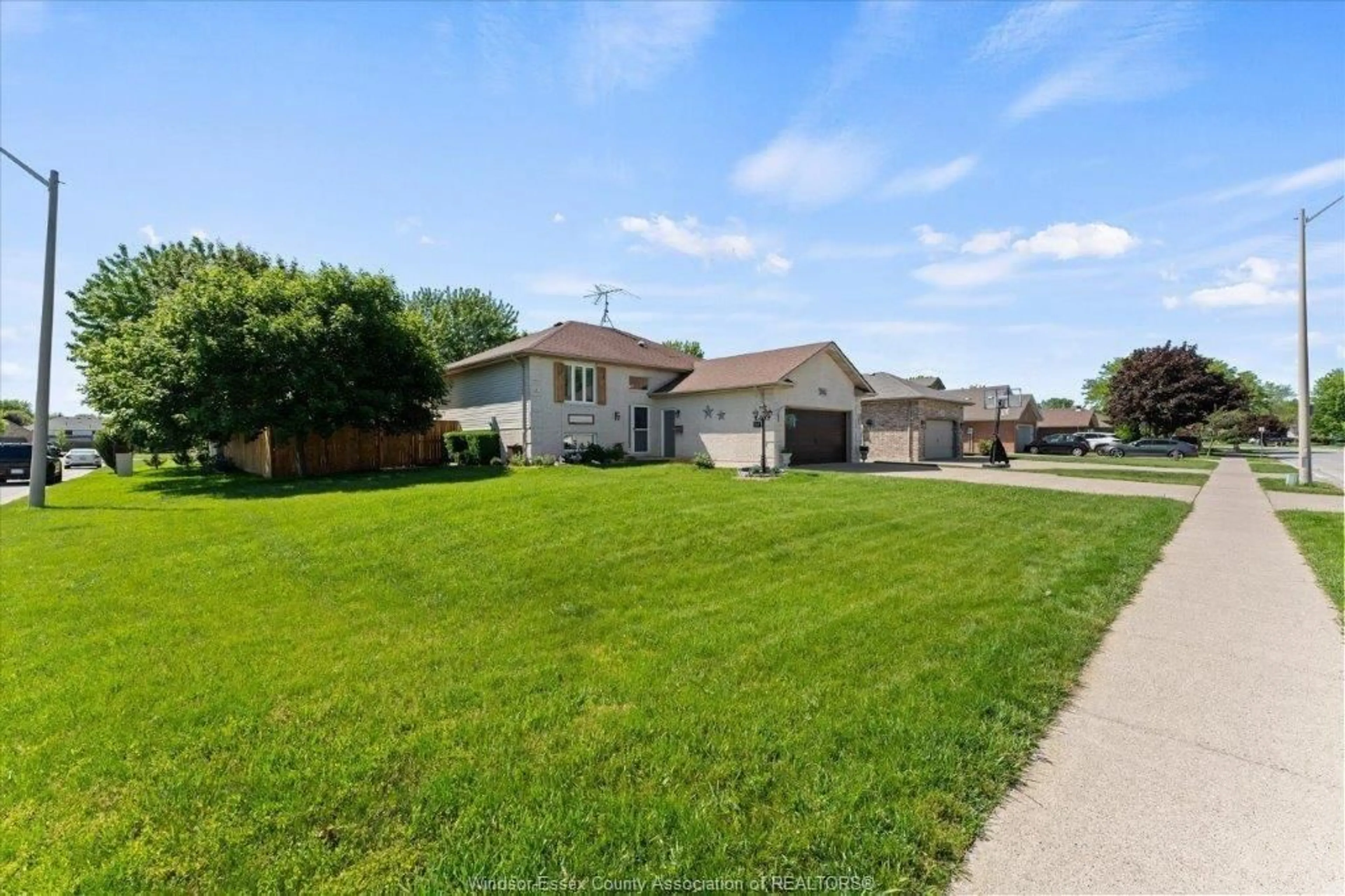 A pic from outside/outdoor area/front of a property/back of a property/a pic from drone, street for 251 WILLOWWOOD, Belle River Ontario N0R 1A0