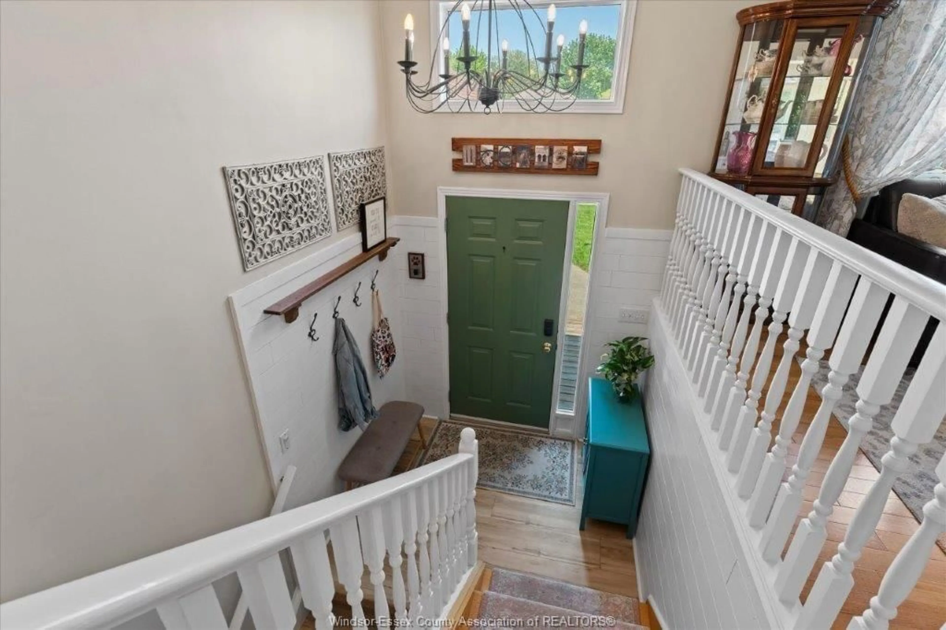 Indoor entryway for 251 WILLOWWOOD, Belle River Ontario N0R 1A0