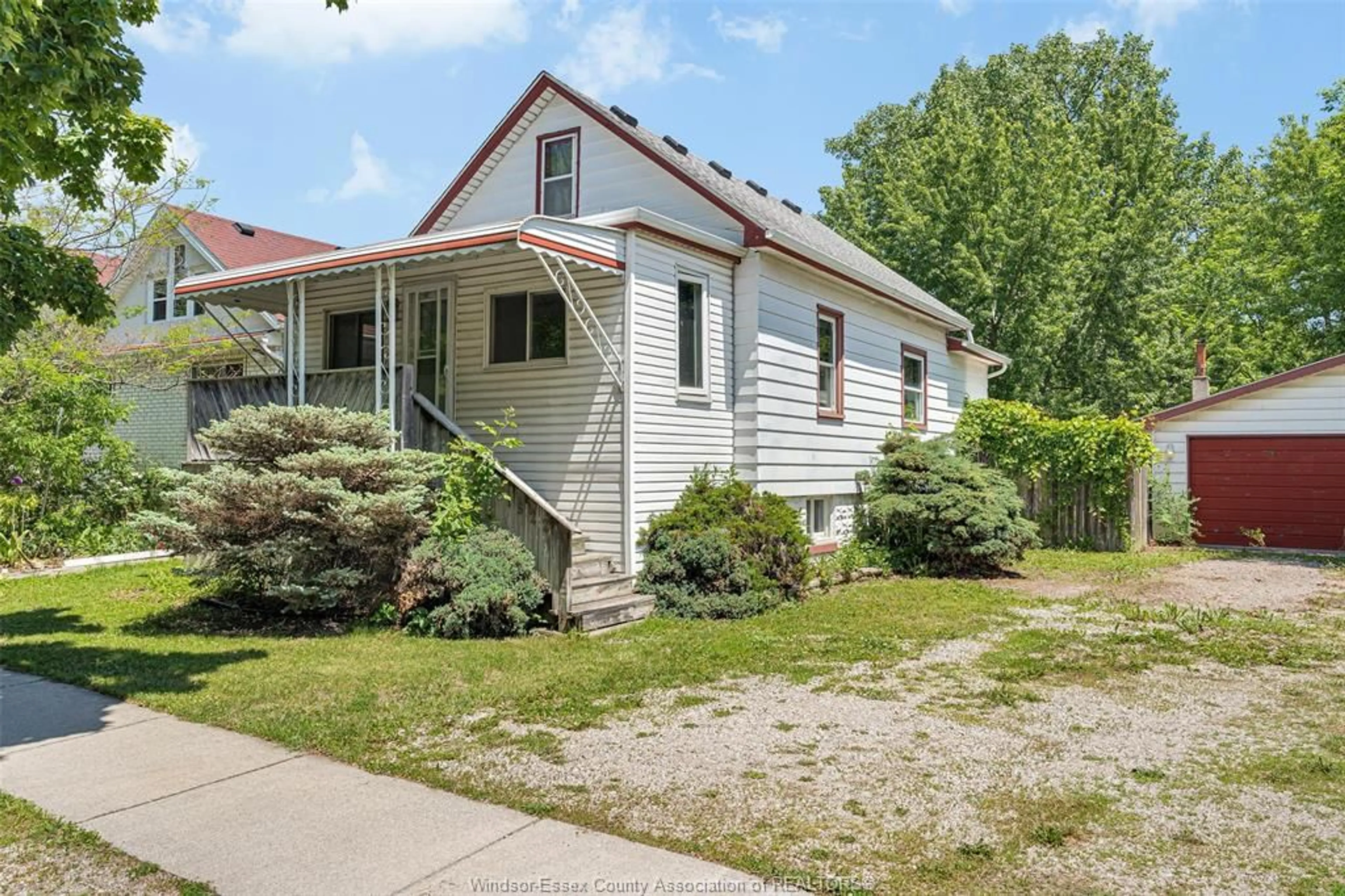 Home with vinyl exterior material, street for 1522 FORD, Windsor Ontario N8T 2C8
