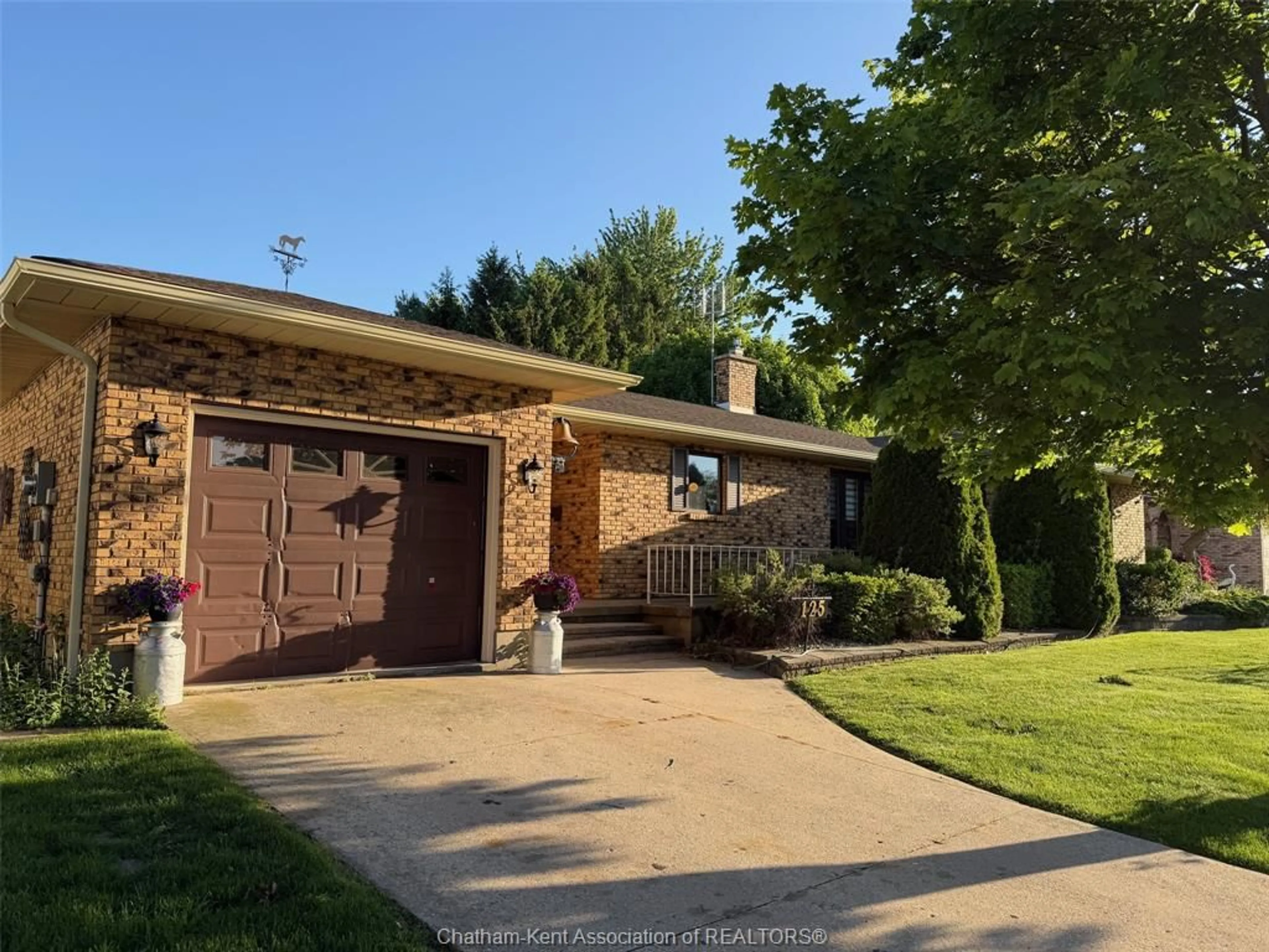 Unknown for 125 Bruinsma Ave, Wallaceburg Ontario N8A 5C4