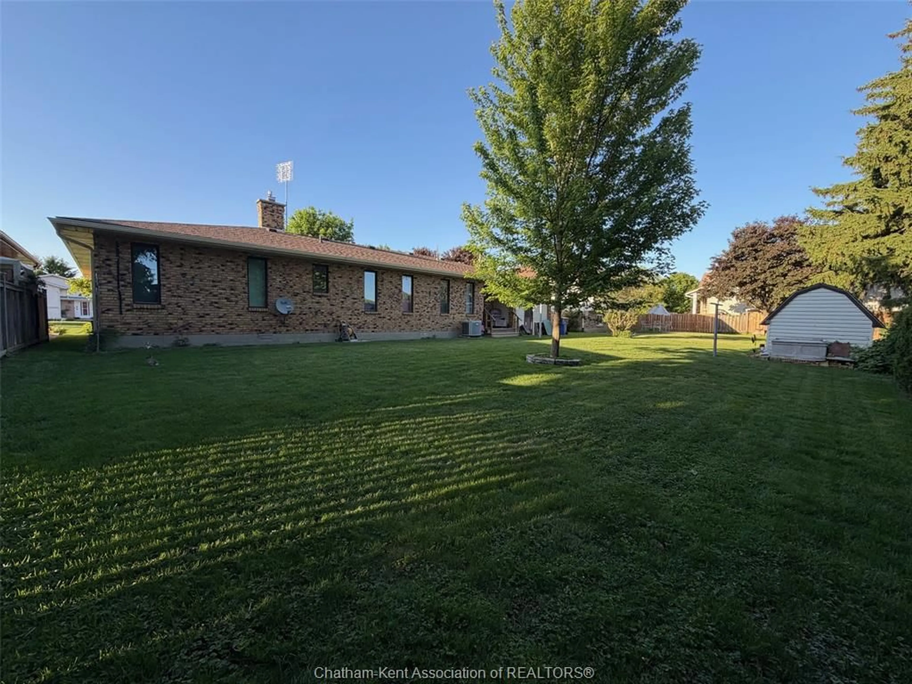 A pic from outside/outdoor area/front of a property/back of a property/a pic from drone, unknown for 125 Bruinsma Ave, Wallaceburg Ontario N8A 5C4