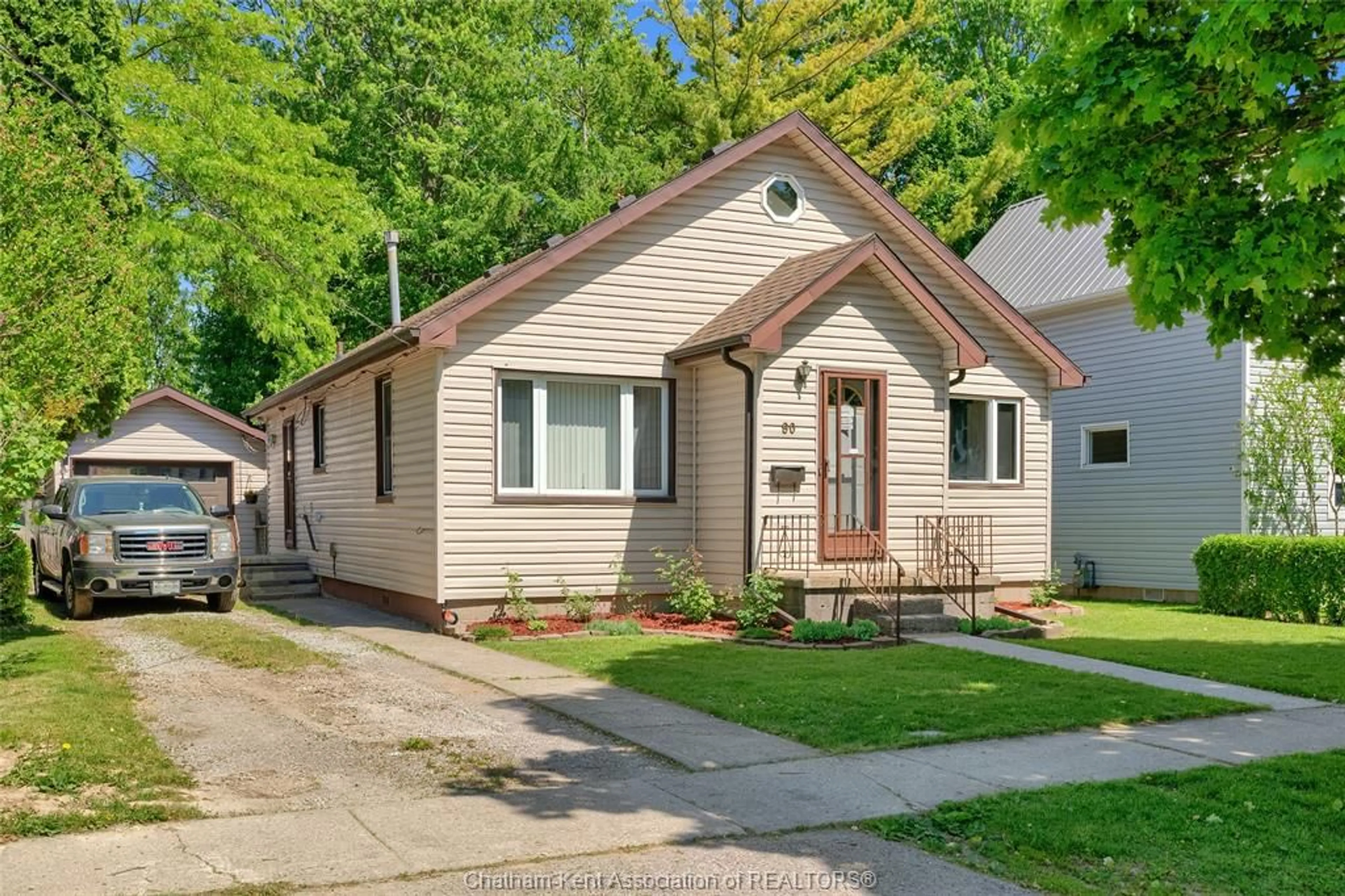 Home with vinyl exterior material, street for 90 Main St, Wallaceburg Ontario N8A 2G8