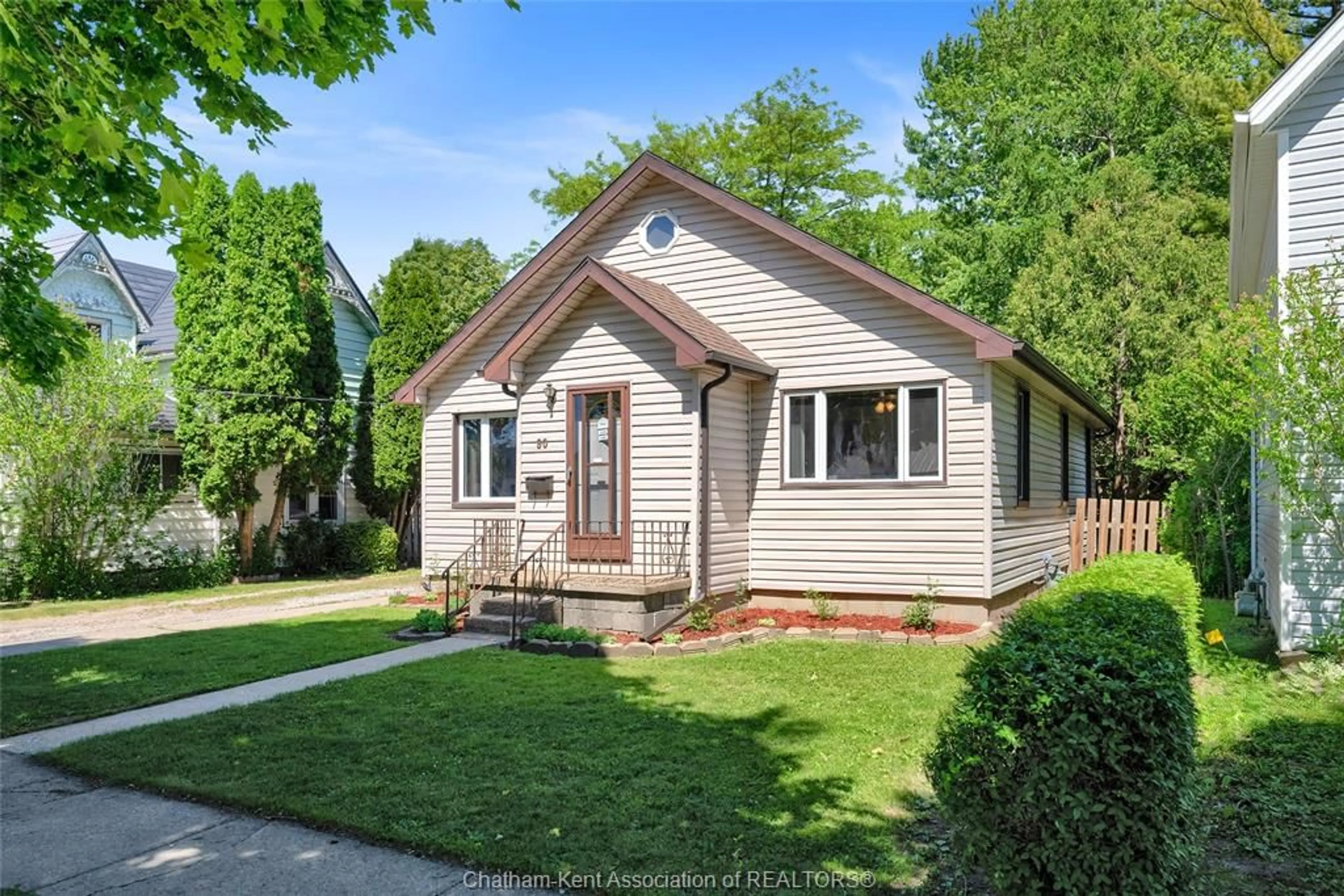 Home with vinyl exterior material, street for 90 Main St, Wallaceburg Ontario N8A 2G8