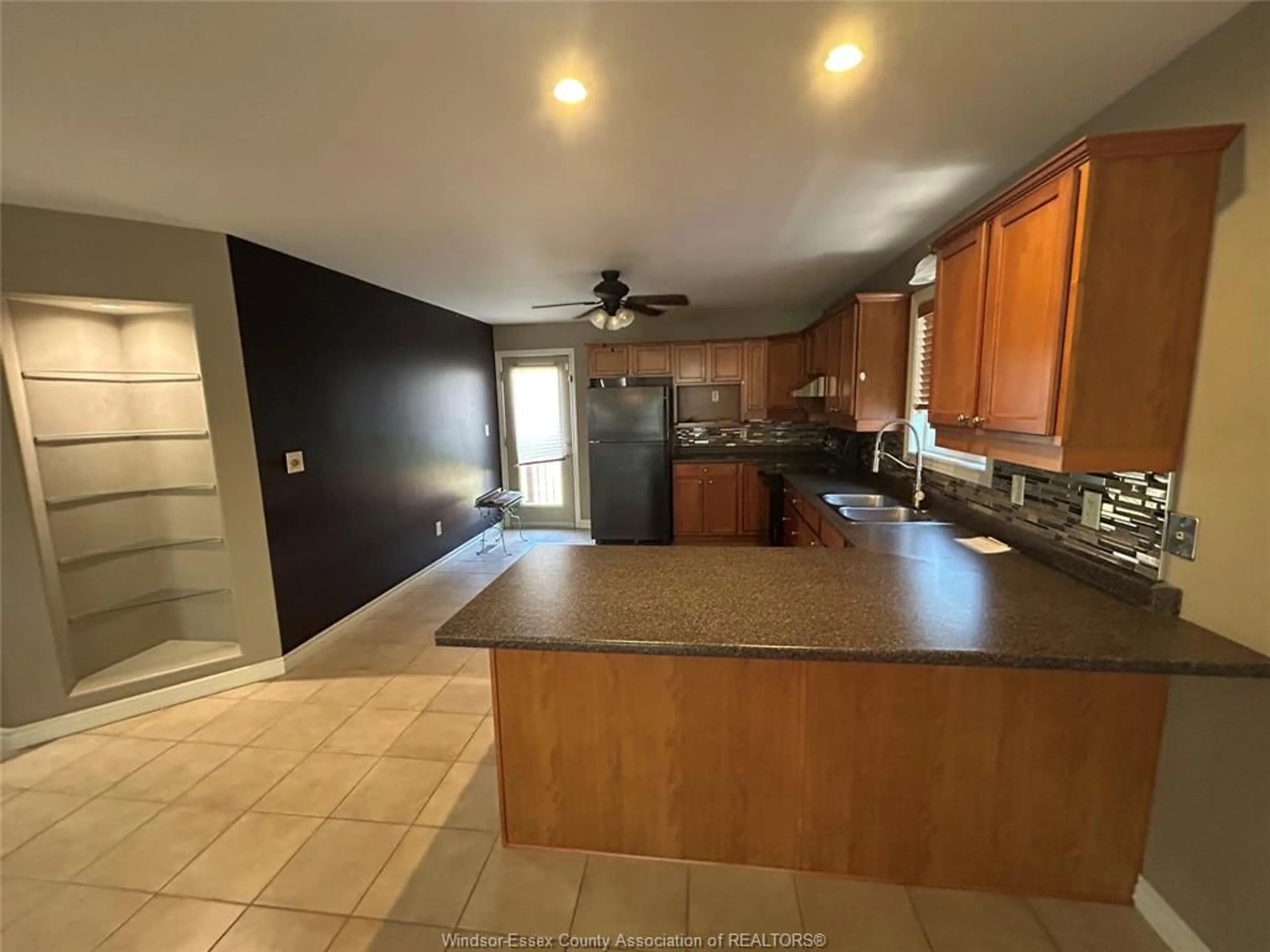 Unknown for 4665 FONTANA Ave, Windsor Ontario N9G 3E1
