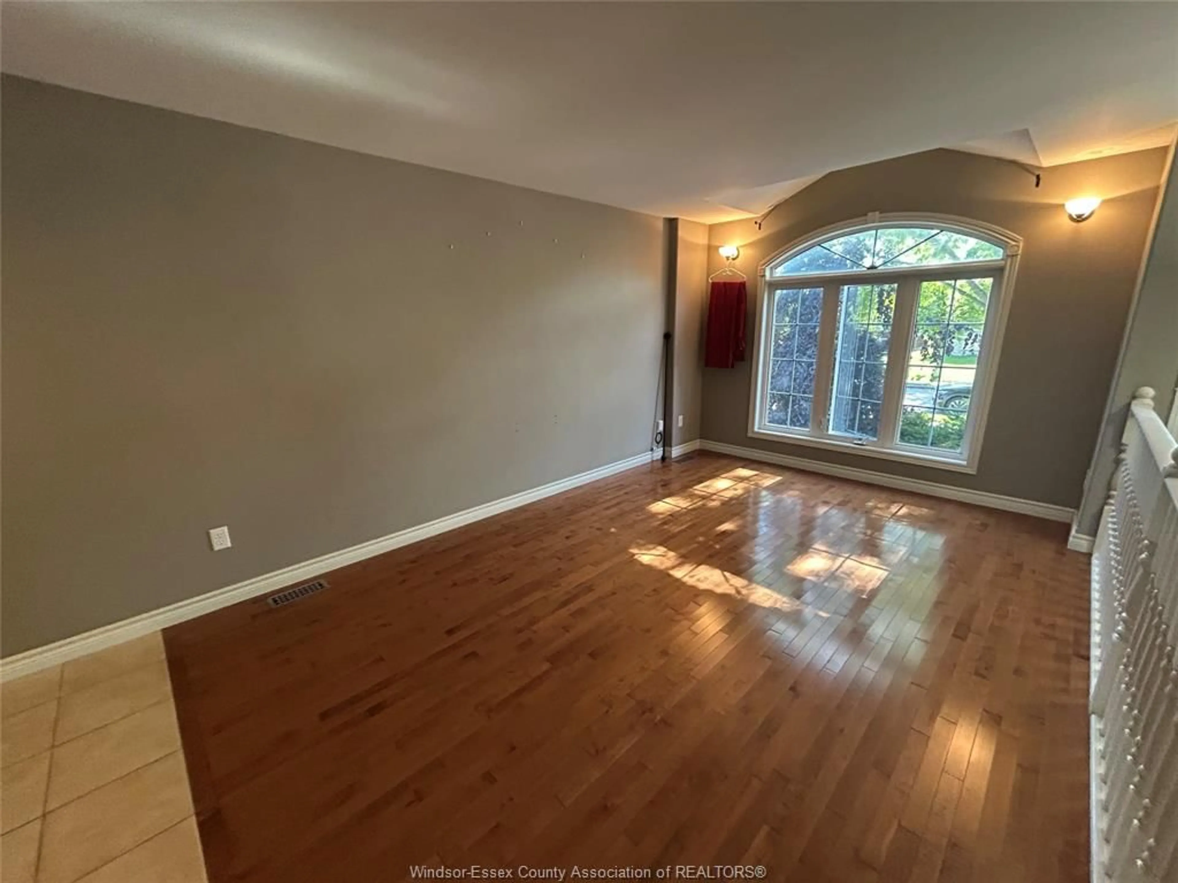 A pic of a room for 4665 FONTANA Ave, Windsor Ontario N9G 3E1