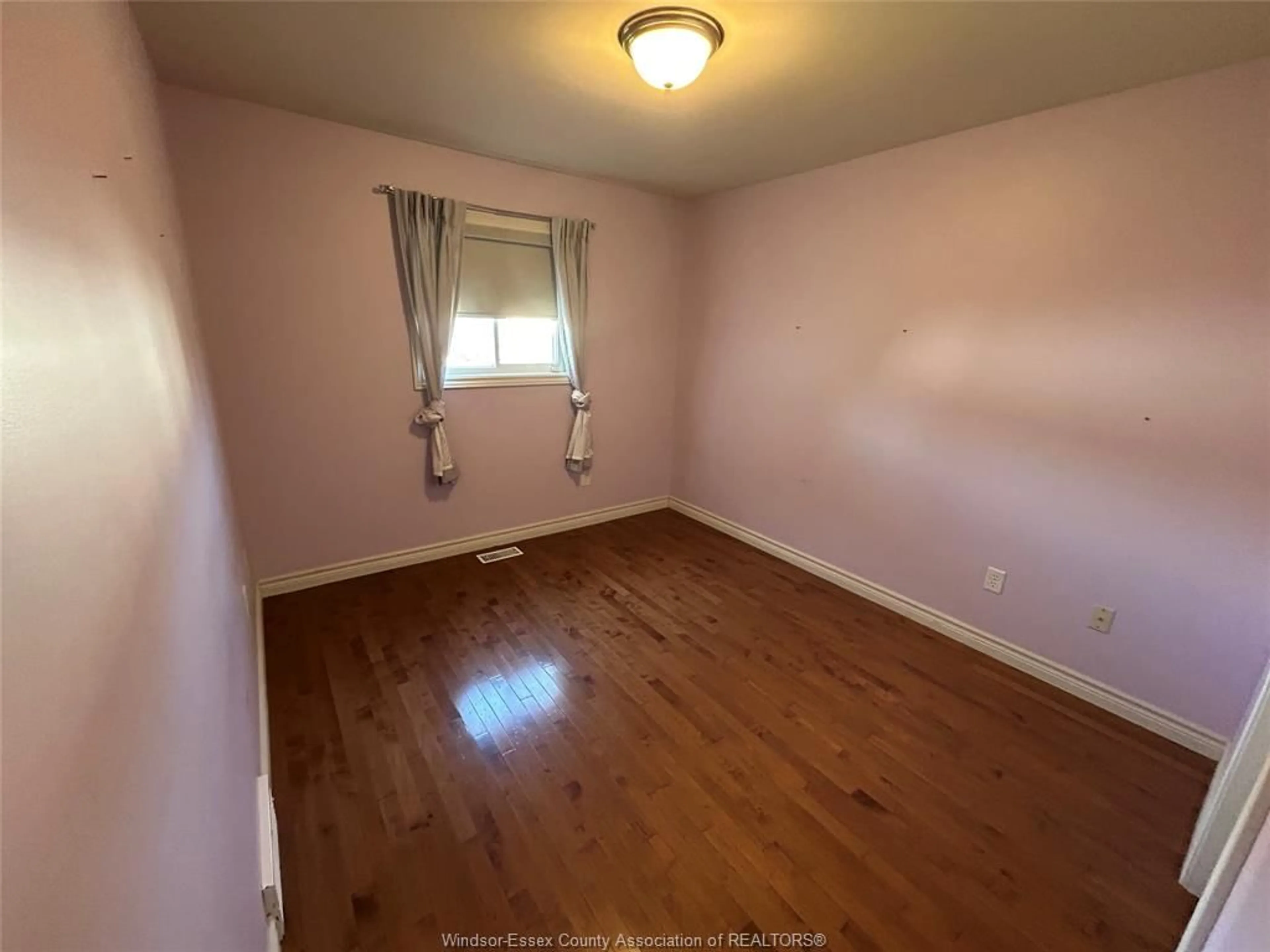 A pic of a room for 4665 FONTANA Ave, Windsor Ontario N9G 3E1