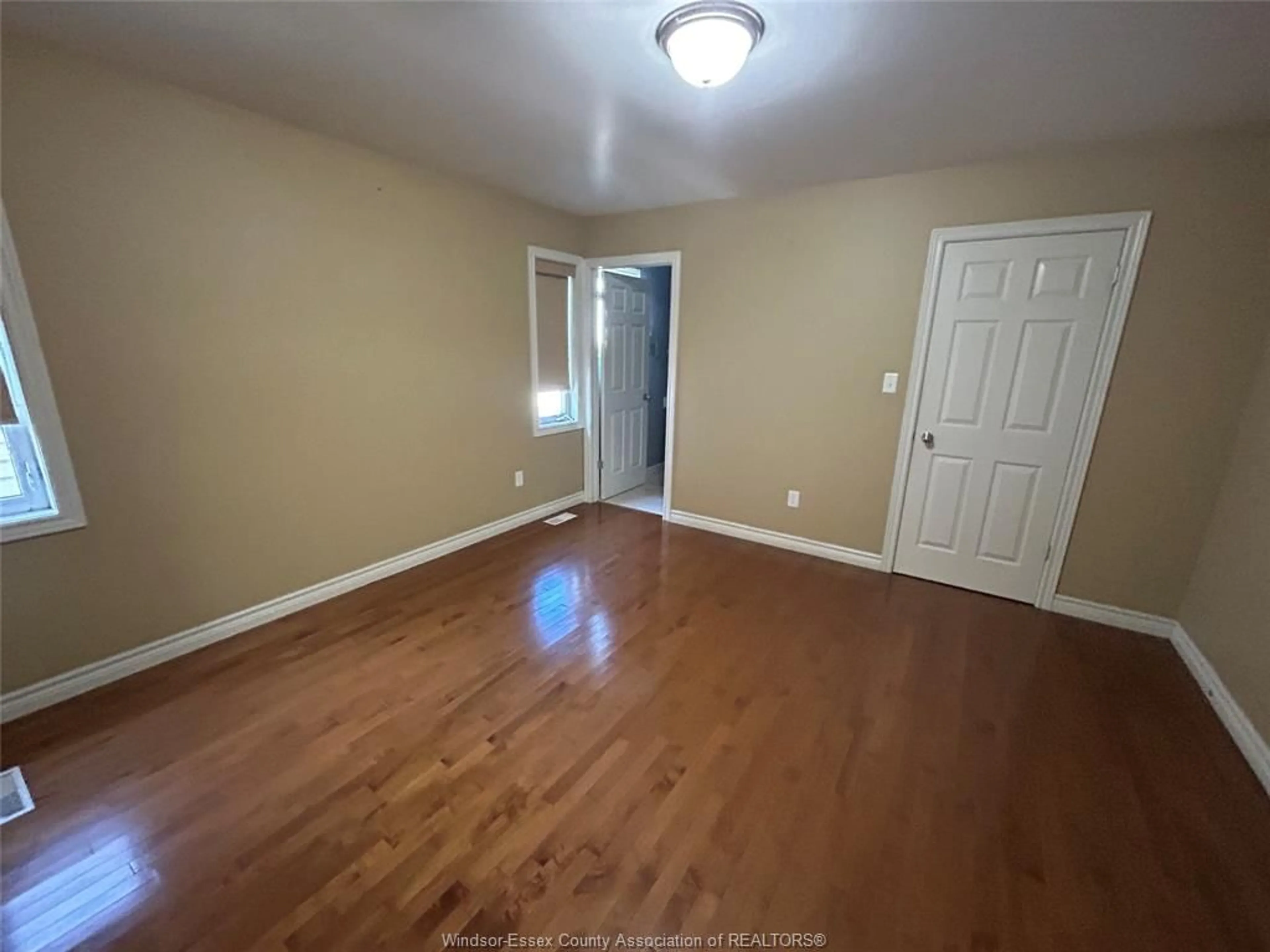 A pic of a room for 4665 FONTANA Ave, Windsor Ontario N9G 3E1