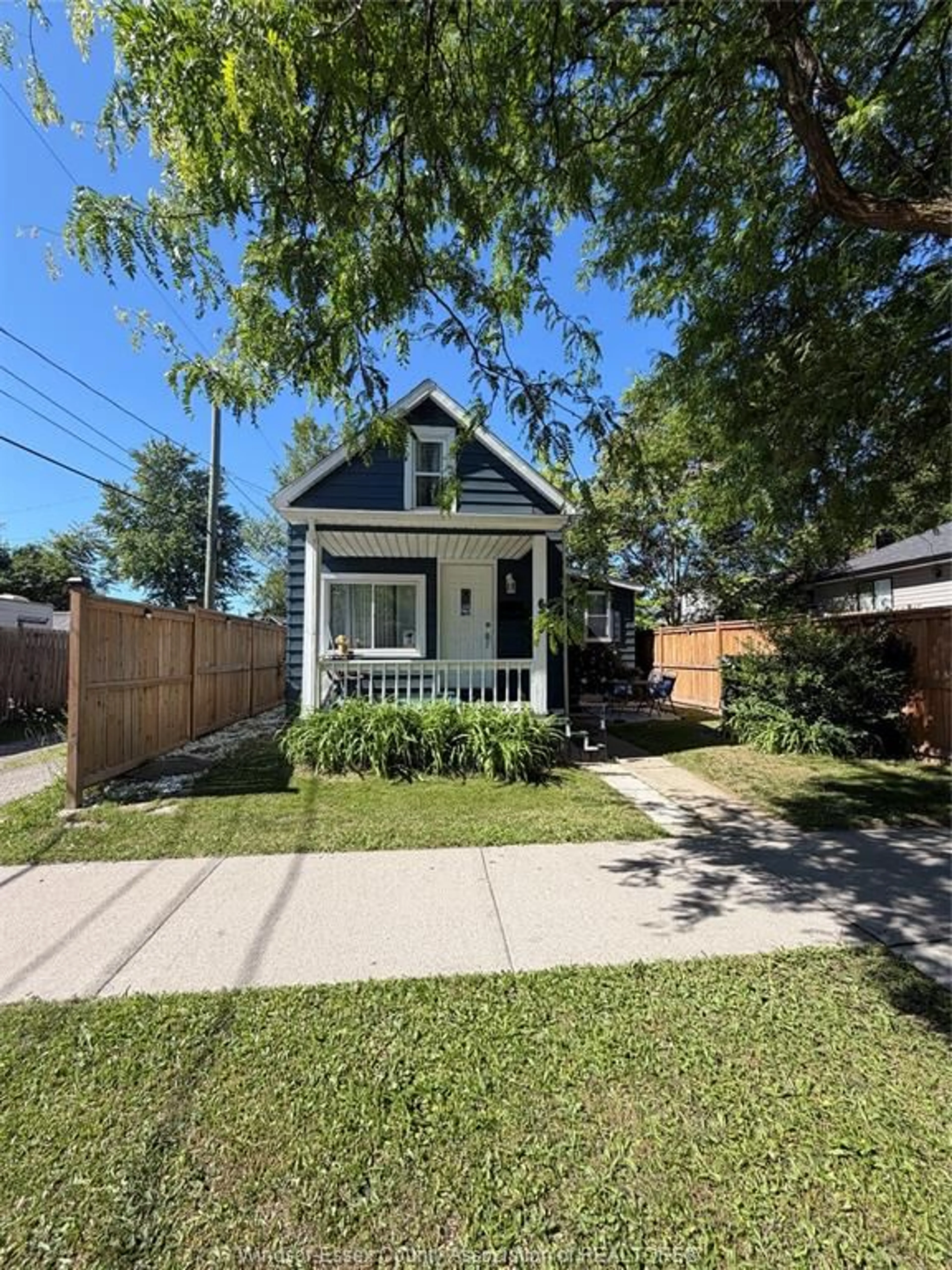 Unknown for 639 WATKINS, Windsor Ontario N9C 2Y5