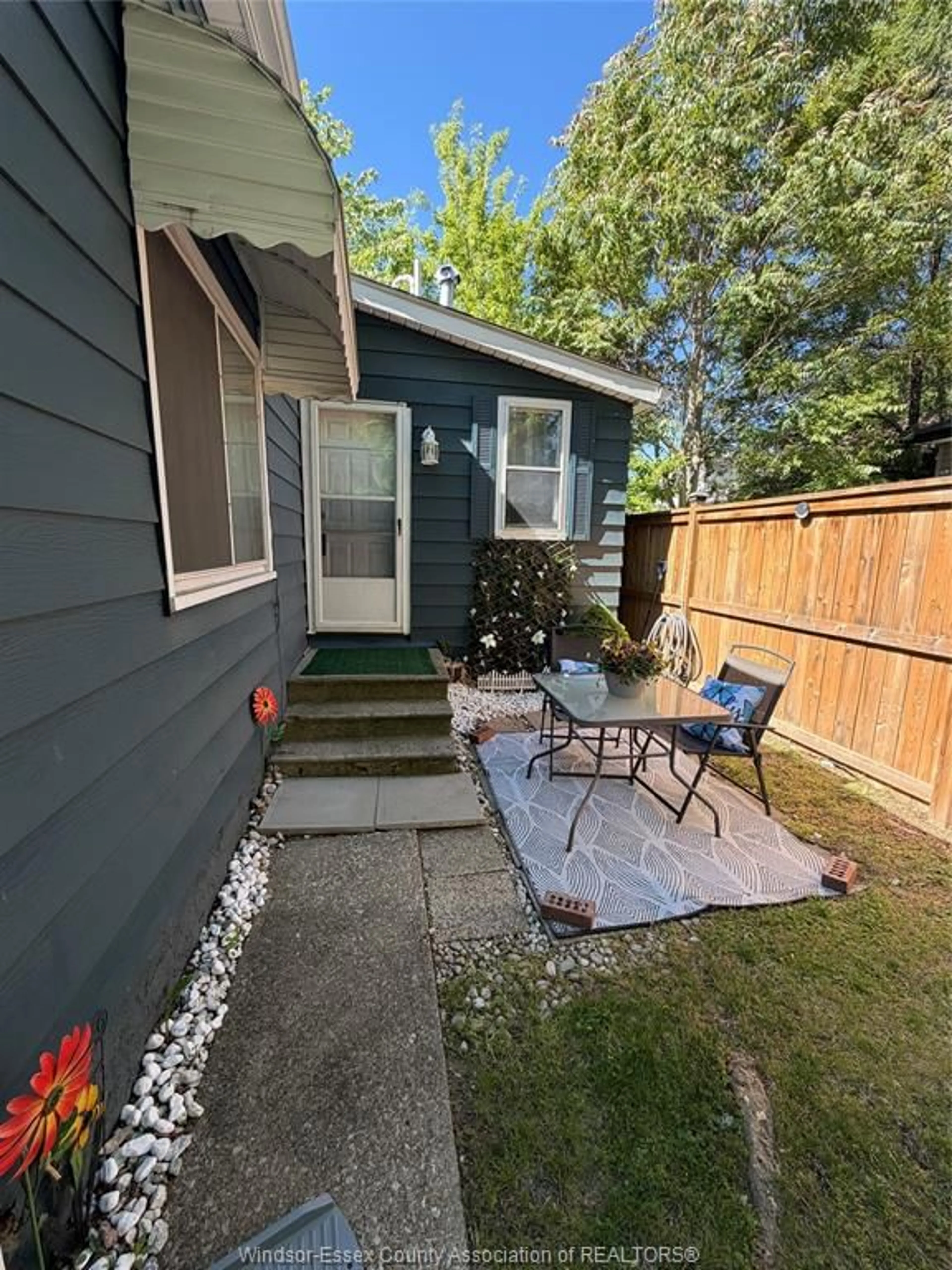 Unknown for 639 WATKINS, Windsor Ontario N9C 2Y5