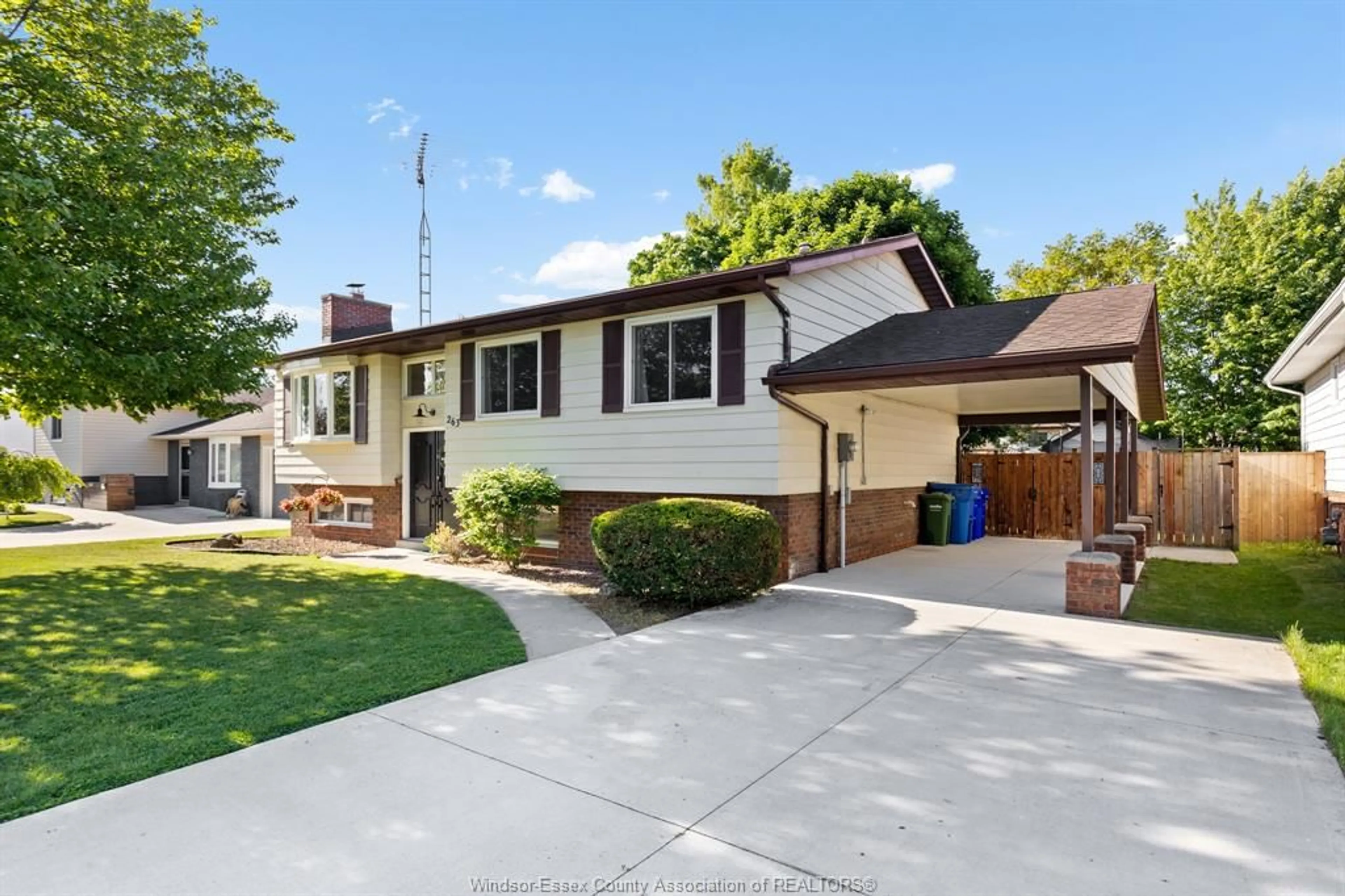 Home with vinyl exterior material, street for 263 PEARSON, Harrow Ontario N0R 1G0