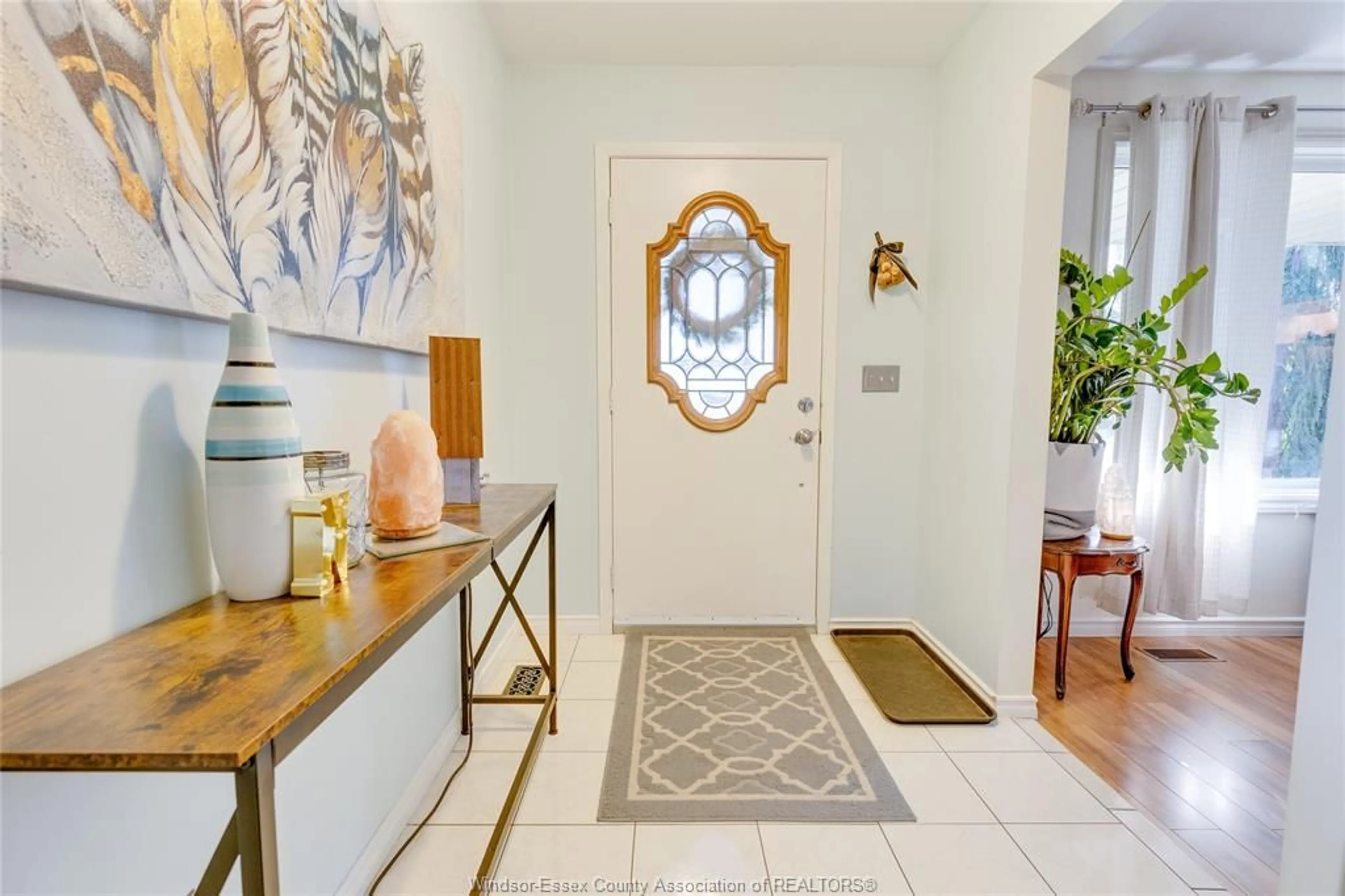 Indoor entryway for 2841 GARVEY Cres, Windsor Ontario N8W 4W7