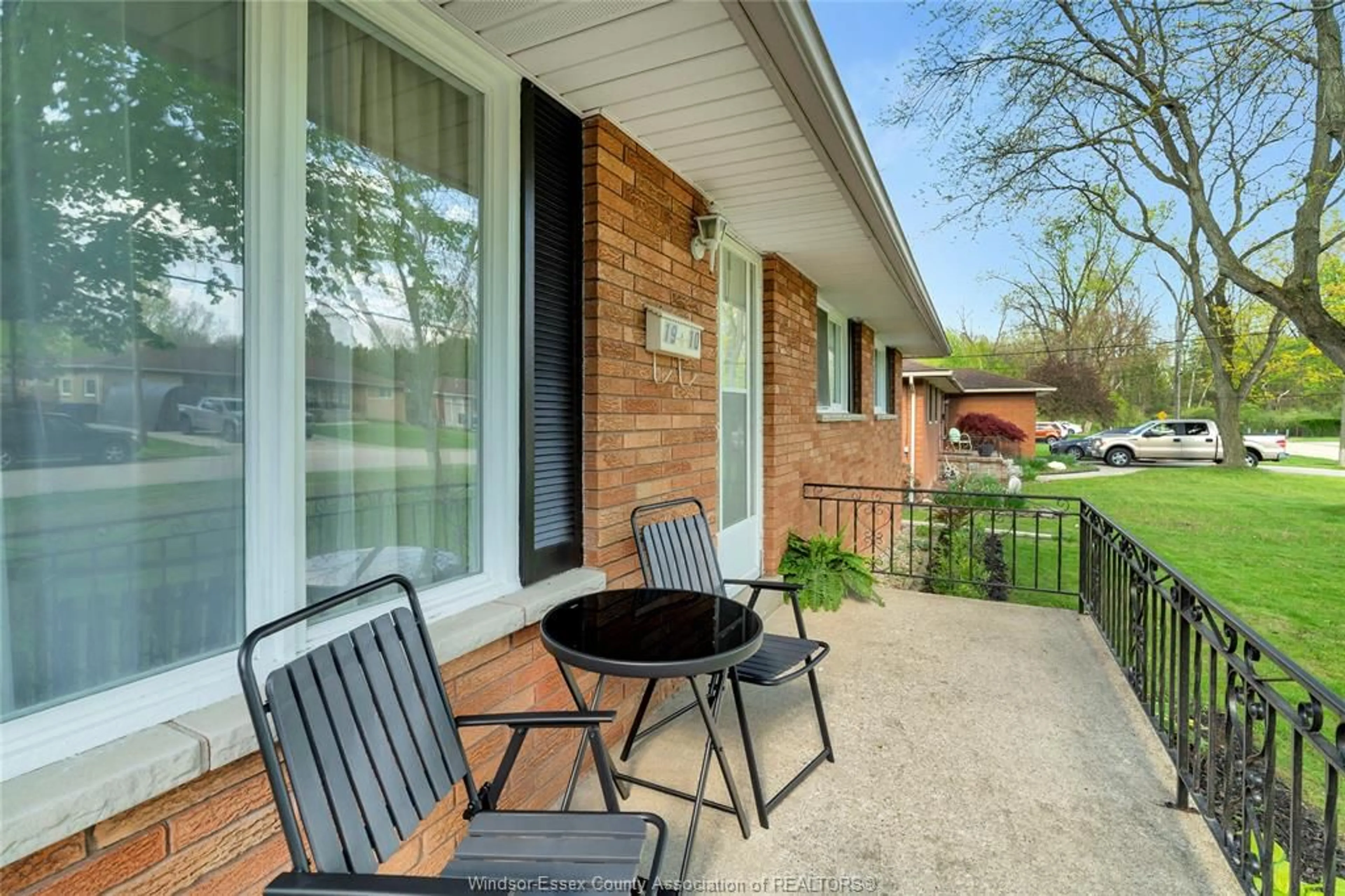 Patio, street for 1910 KENT St, Windsor Ontario N9E 3R3