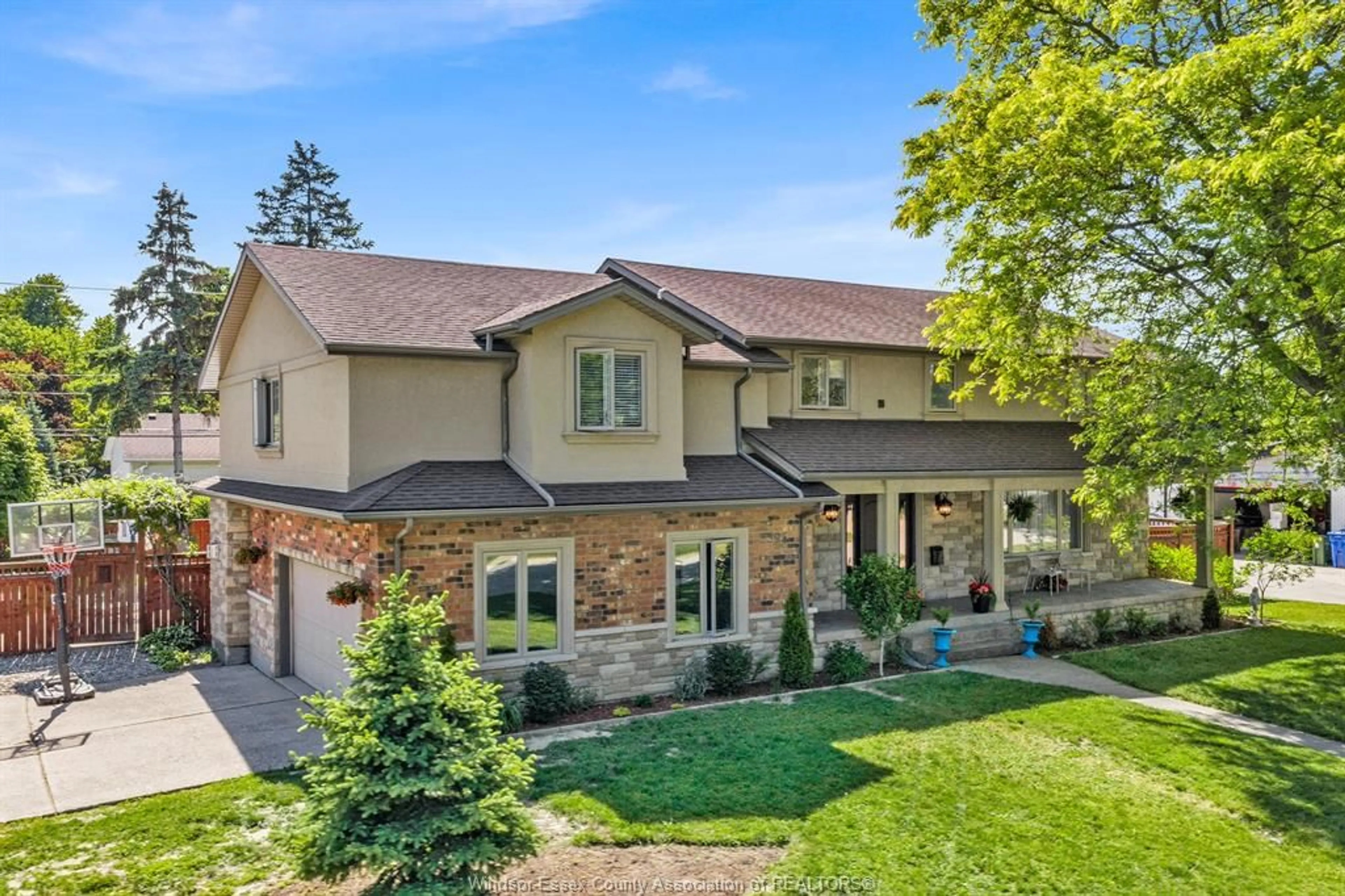 Home with brick exterior material, street for 3595 HUNTINGTON, Windsor Ontario N9E 3N1