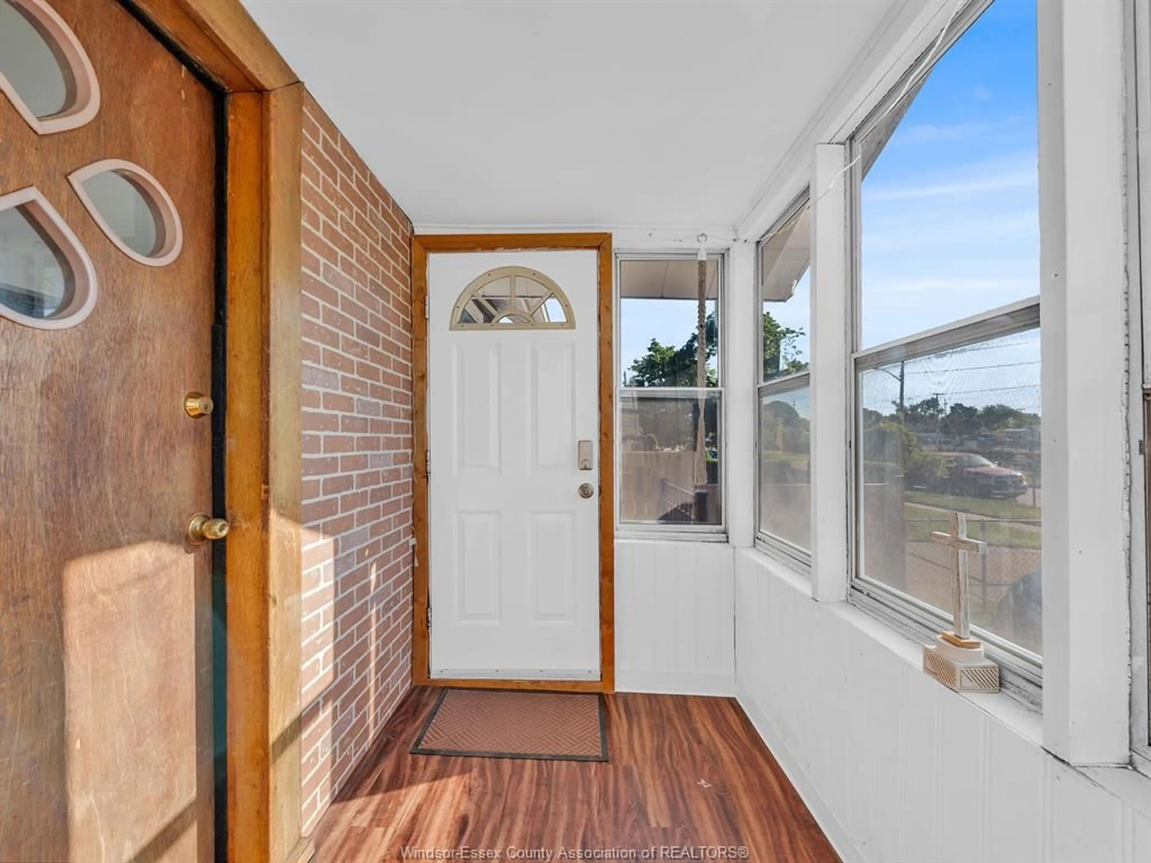 Indoor entryway for 3760 GLENFIELD, Windsor Ontario N9C 2B2
