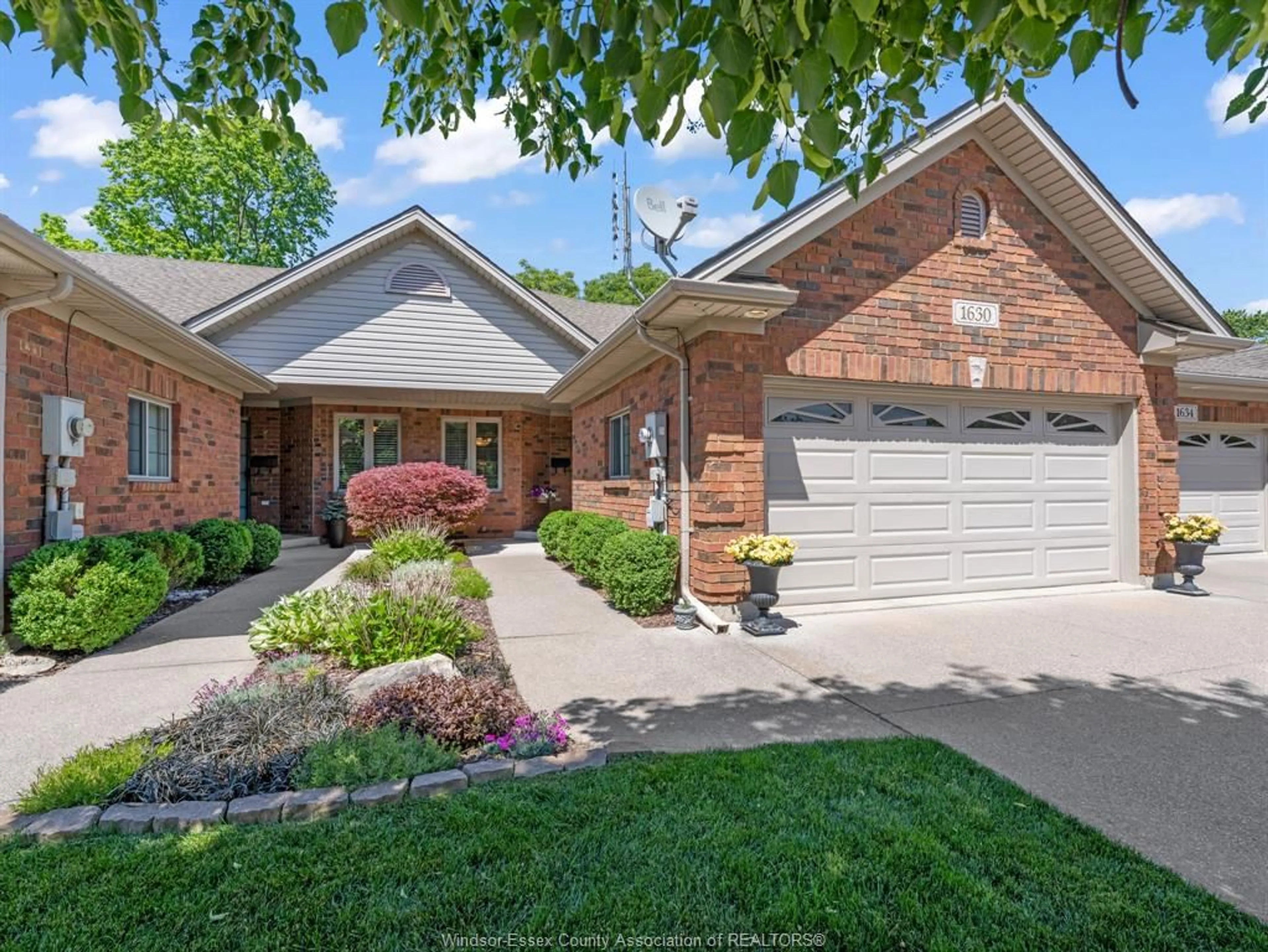 Home with brick exterior material, street for 1630 NAPLES Cres, LaSalle Ontario N9J 3Y9