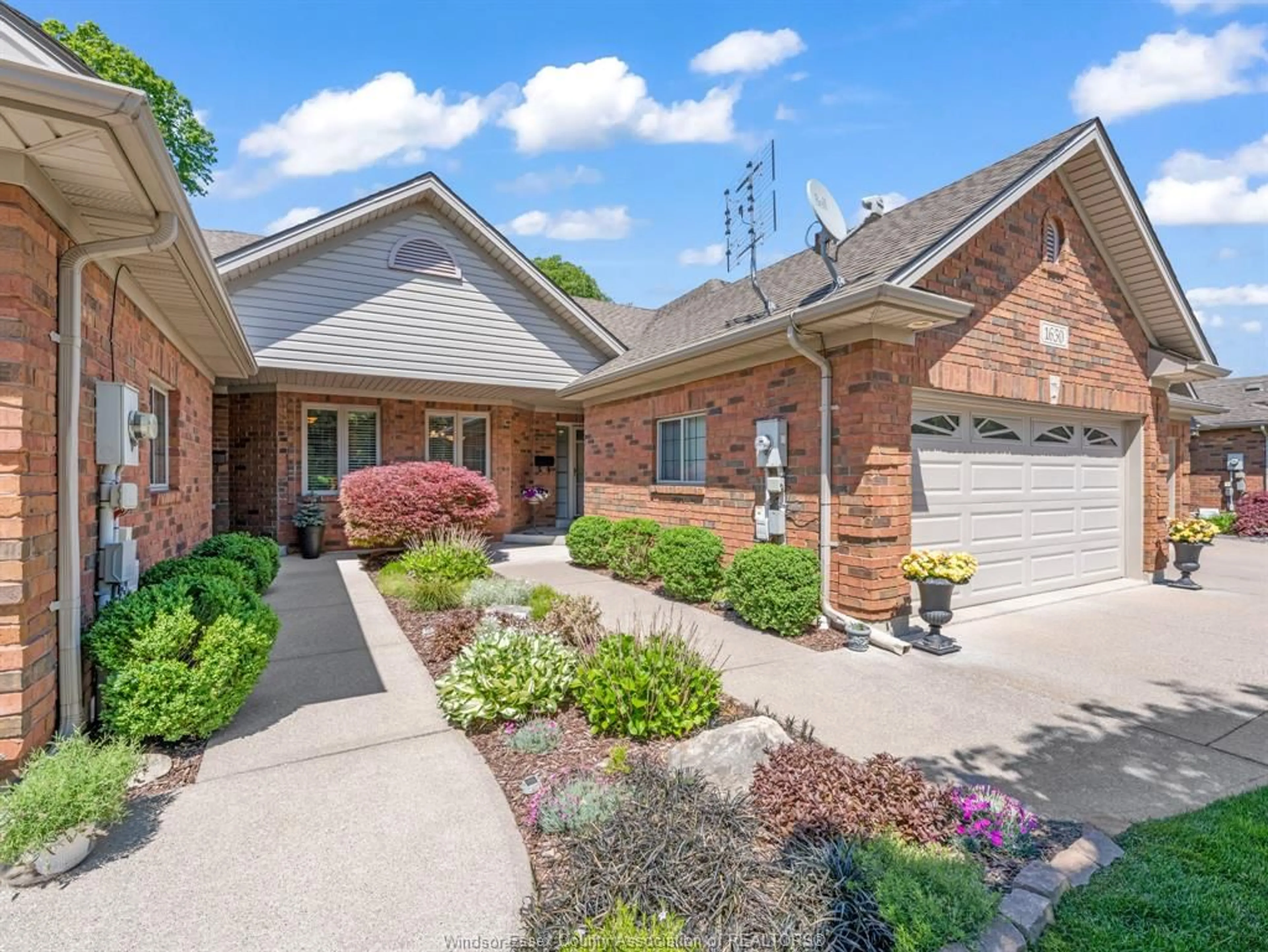 Home with brick exterior material, street for 1630 NAPLES Cres, LaSalle Ontario N9J 3Y9