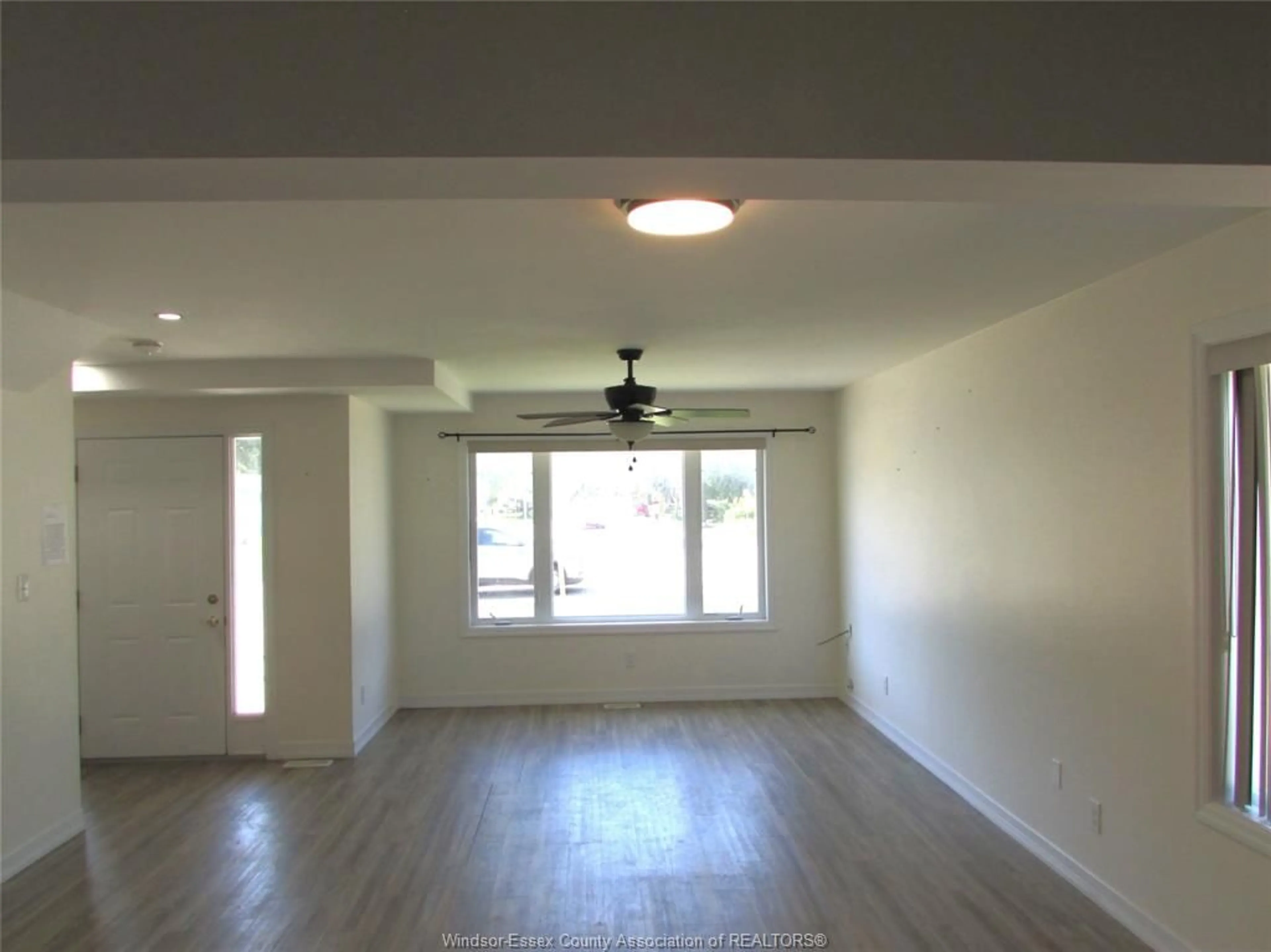 A pic of a room for 89 Oak St, Leamington Ontario N8H 2C7