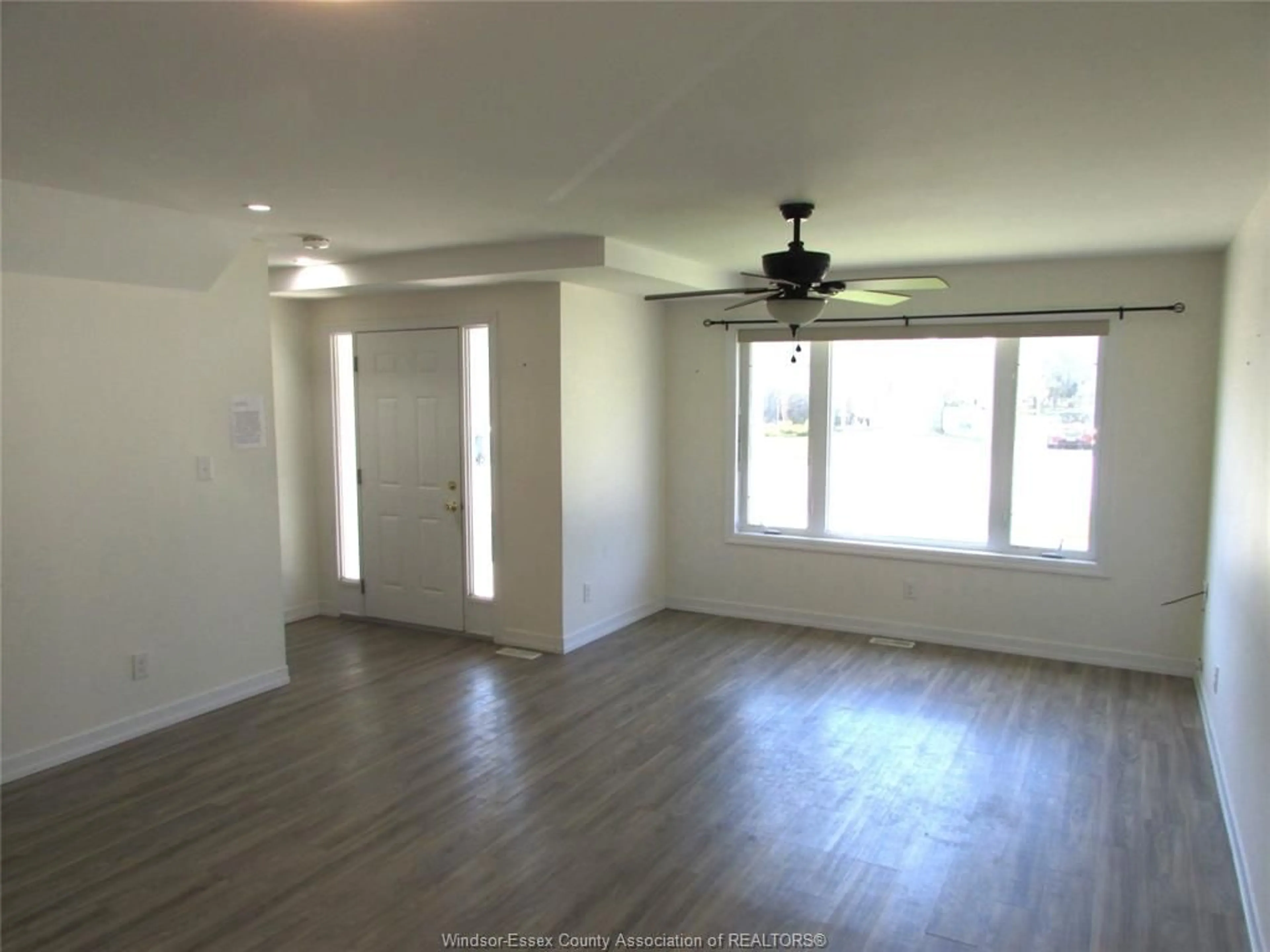 A pic of a room for 89 Oak St, Leamington Ontario N8H 2C7