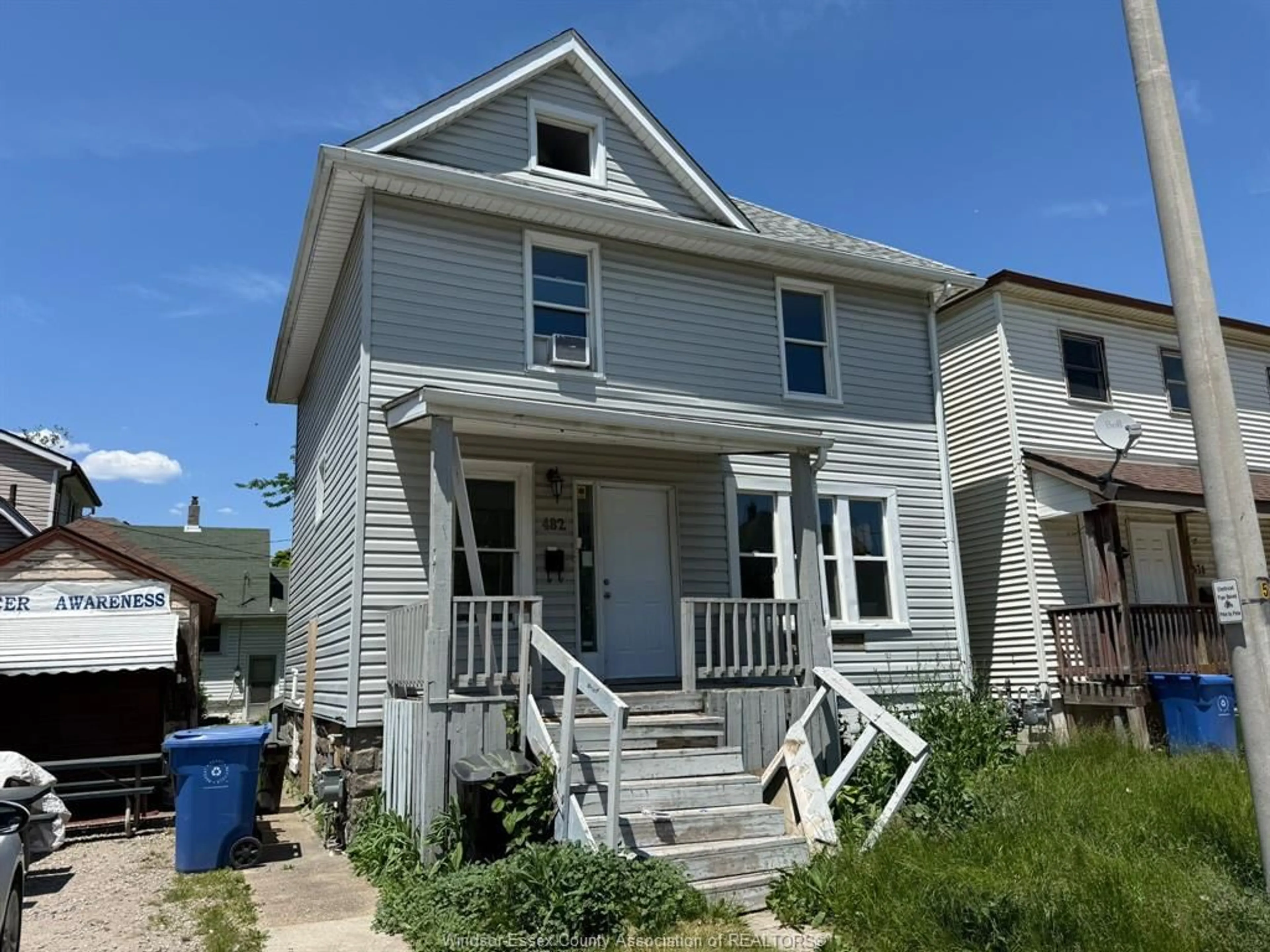 Home with vinyl exterior material, street for 482 Caroline St, Windsor Ontario N9A 6A6
