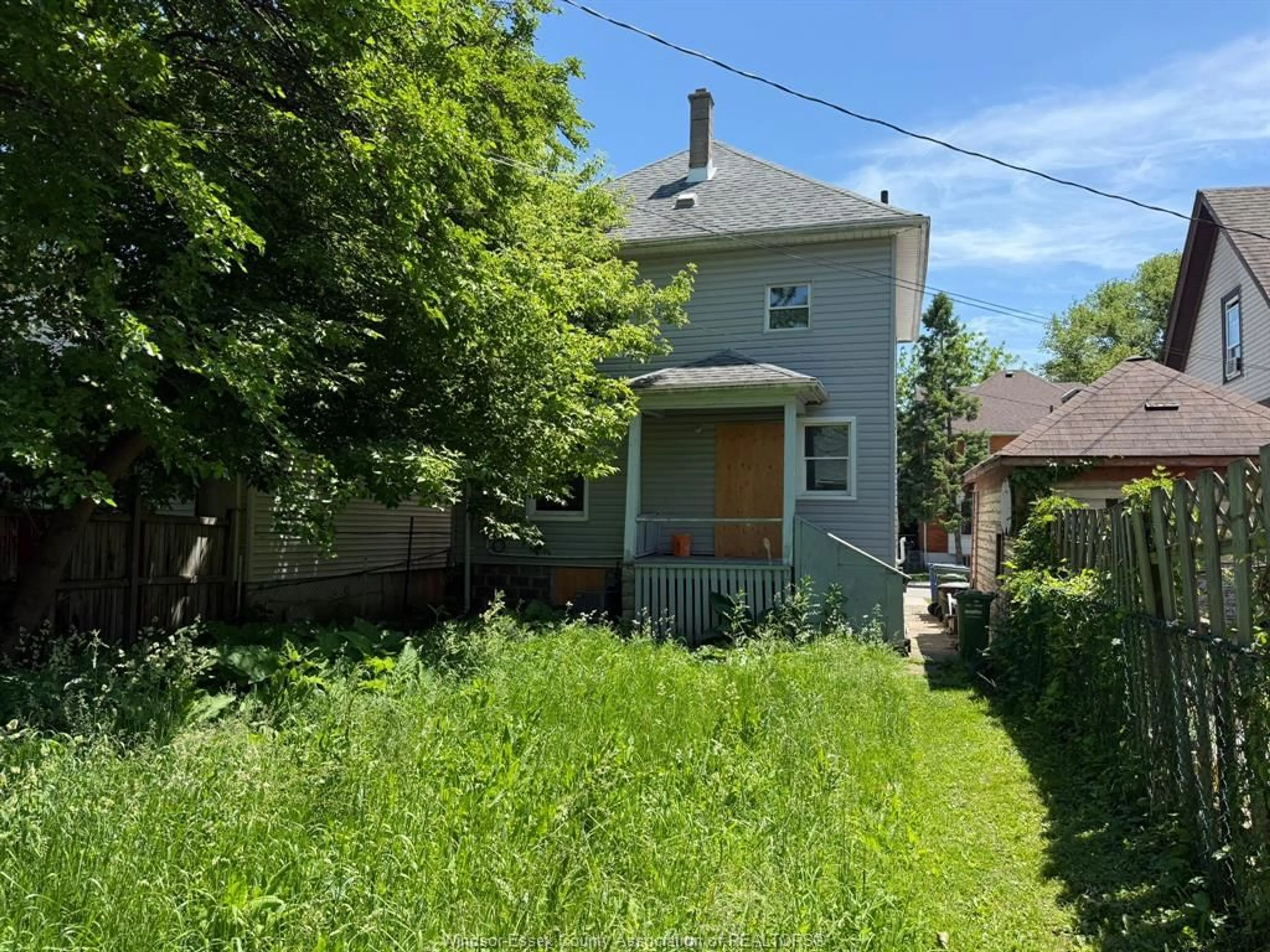 A pic from outside/outdoor area/front of a property/back of a property/a pic from drone, street for 482 Caroline St, Windsor Ontario N9A 6A6
