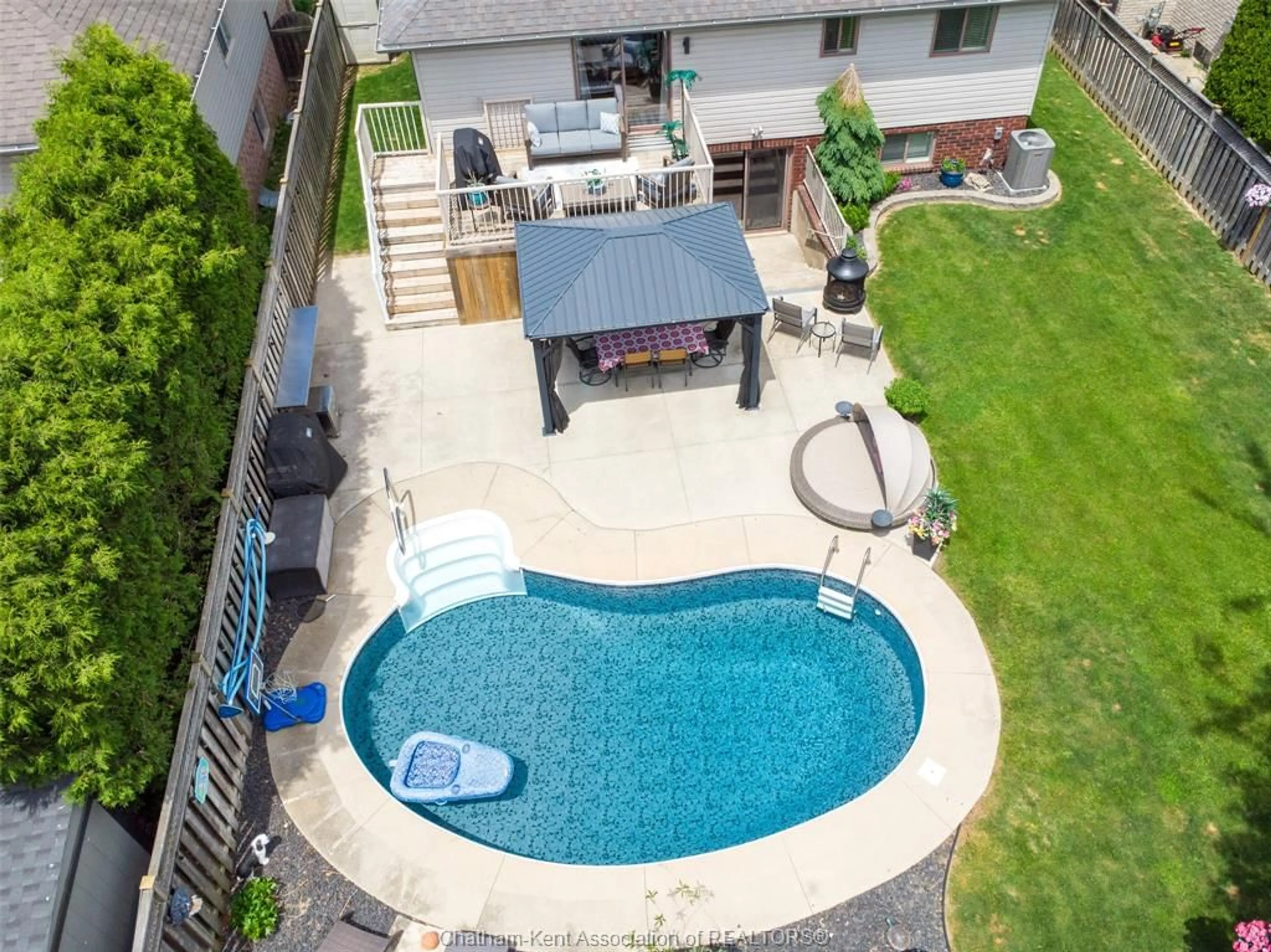 Pool for 40 Enclave Pl, Chatham Ontario N7L 5R8