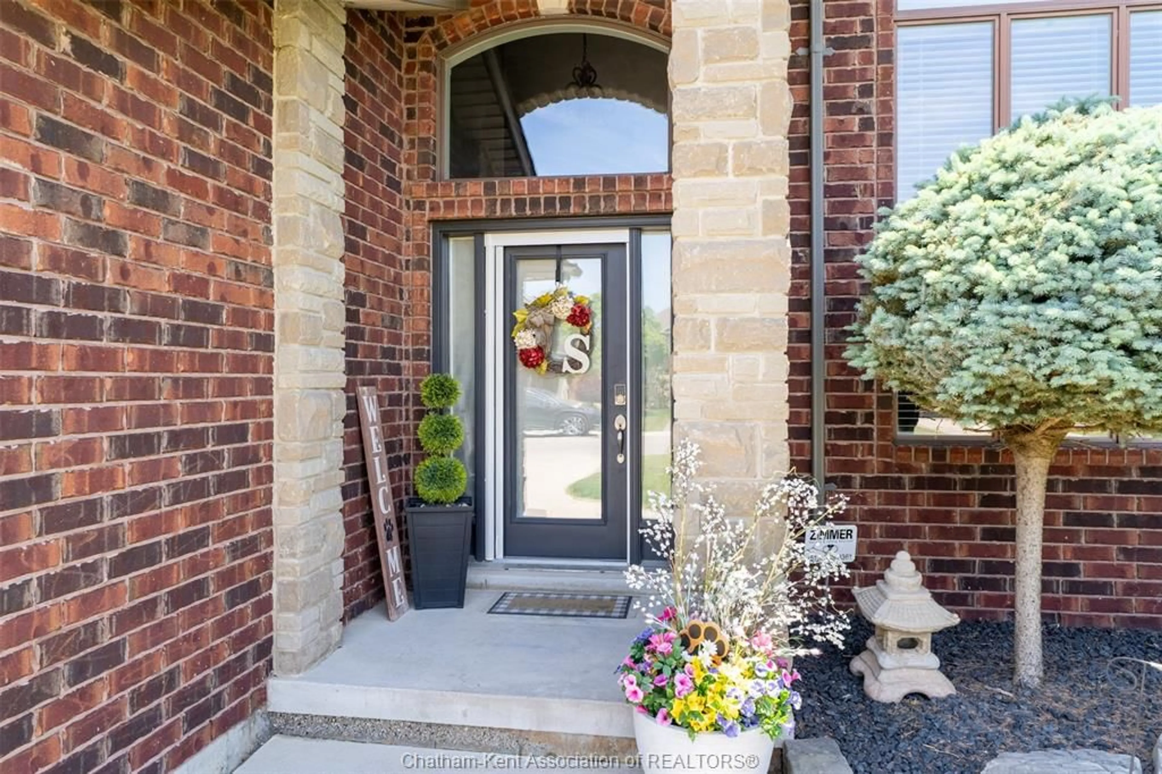 Indoor entryway for 40 Enclave Pl, Chatham Ontario N7L 5R8