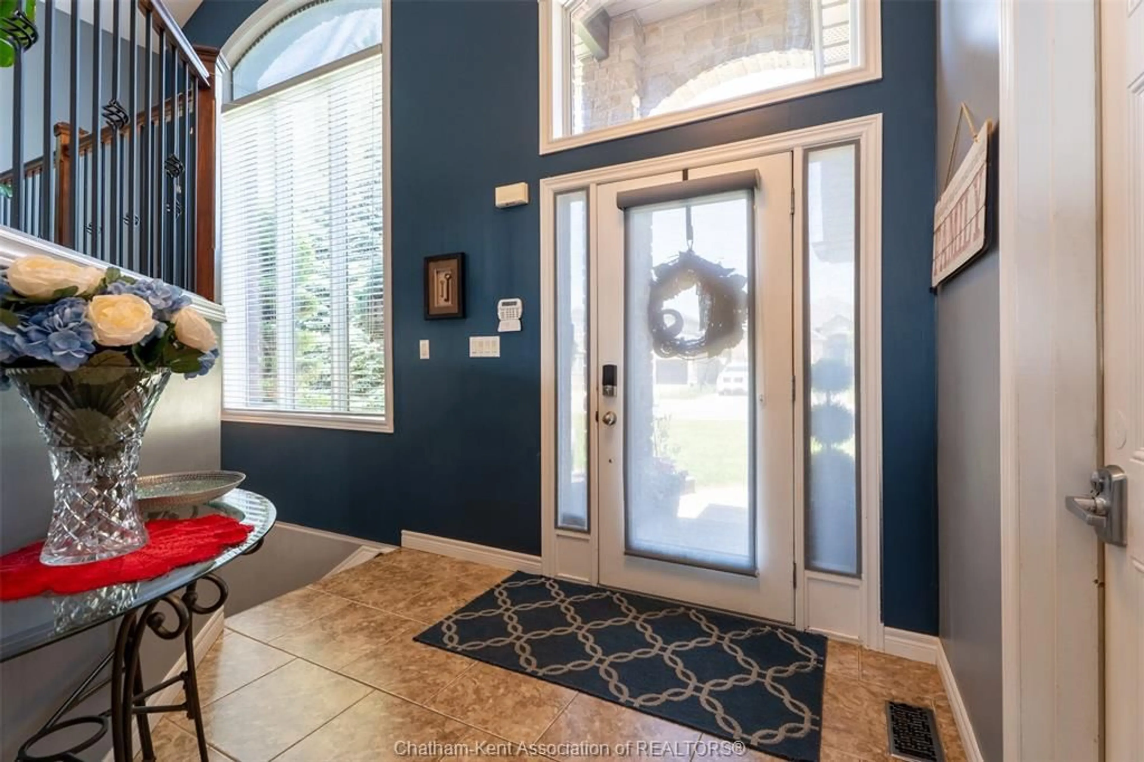 Indoor entryway for 40 Enclave Pl, Chatham Ontario N7L 5R8