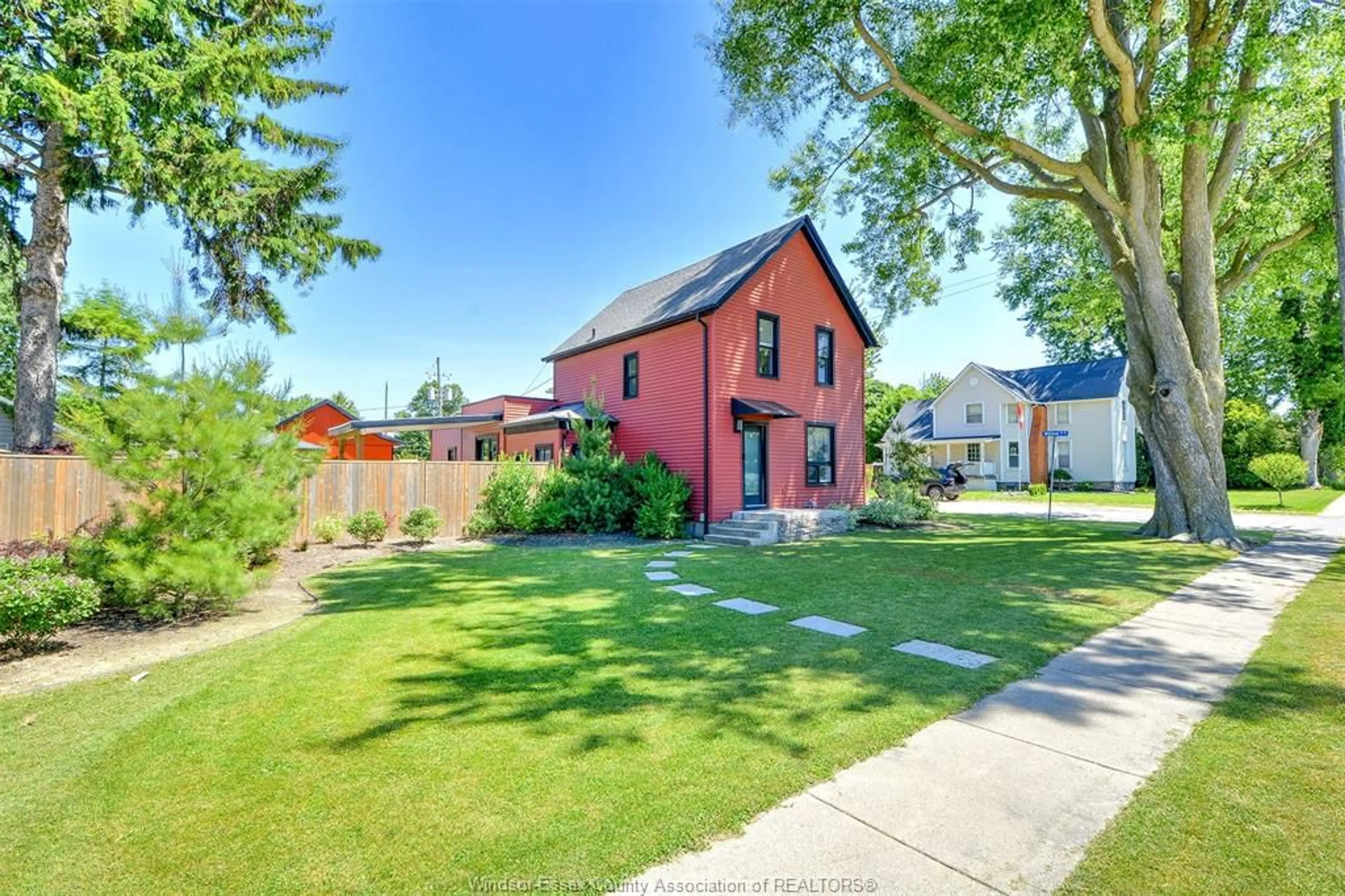 A pic from outside/outdoor area/front of a property/back of a property/a pic from drone, street for 74 MUNGER, Harrow Ontario N0R 1G0