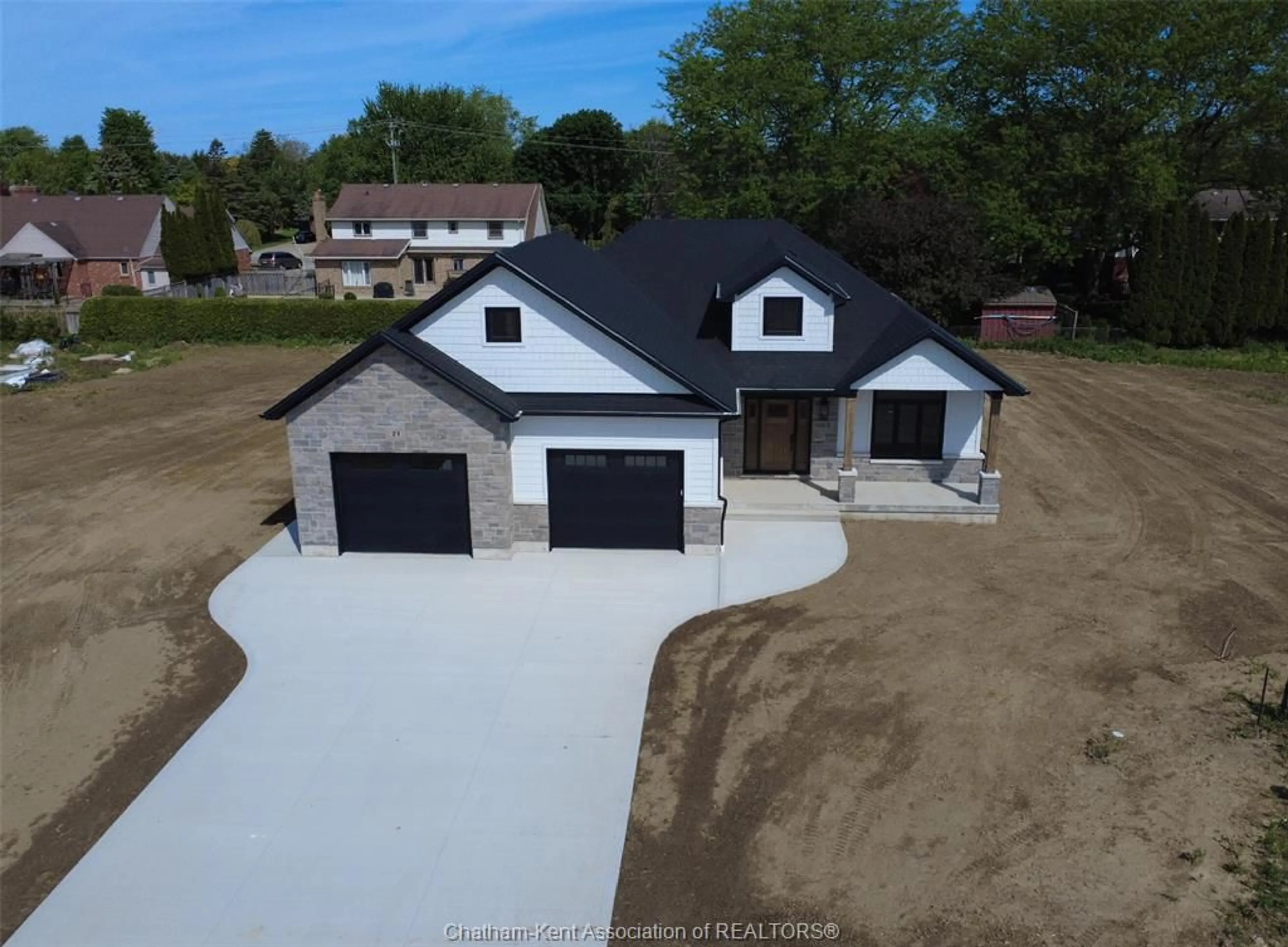 A pic from outside/outdoor area/front of a property/back of a property/a pic from drone, street for 71 Rosewood Cres, Chatham Ontario N7M 0P4